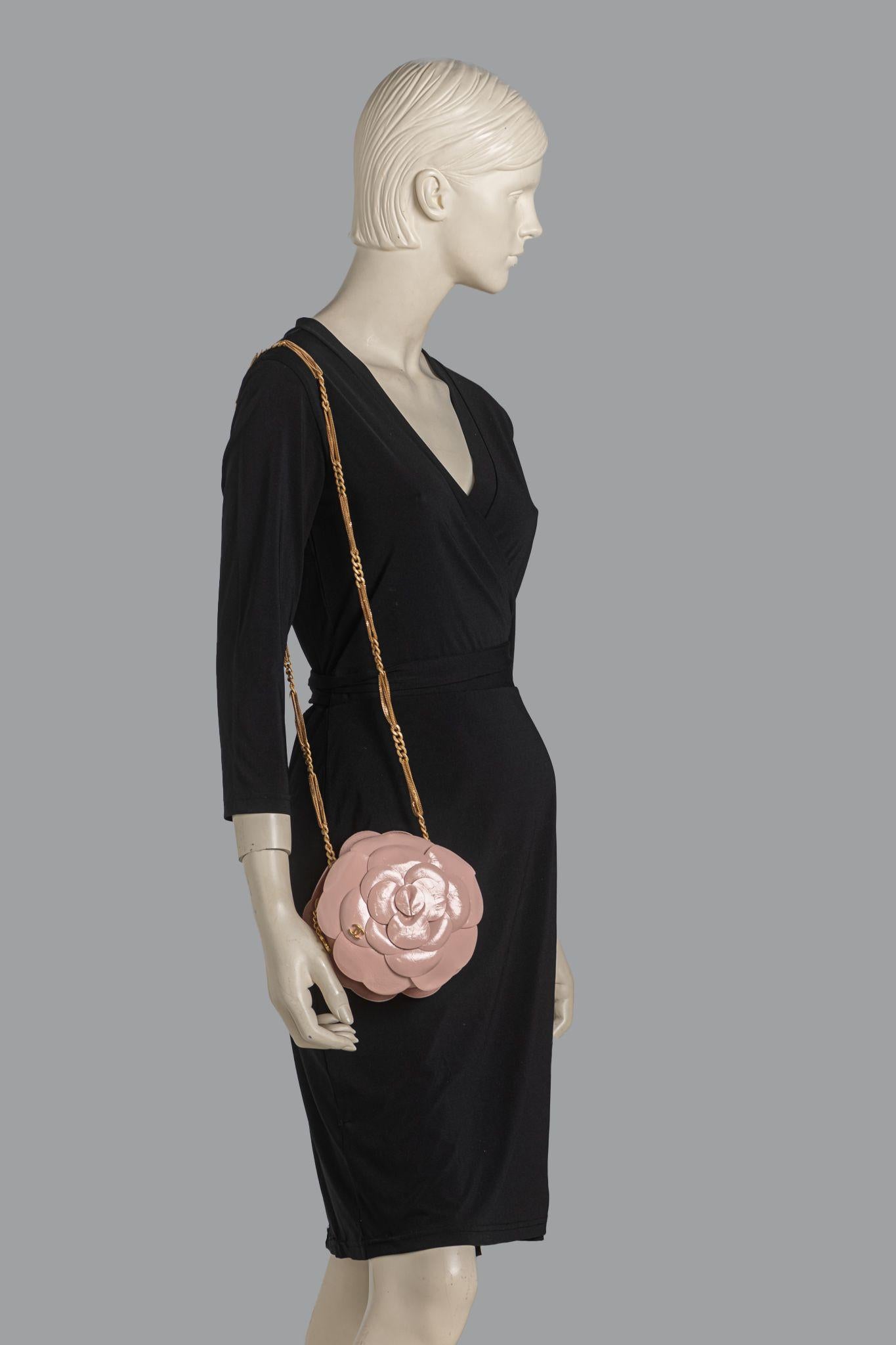 Chanel New Rosa Kamelie Runde Tasche im Angebot 8