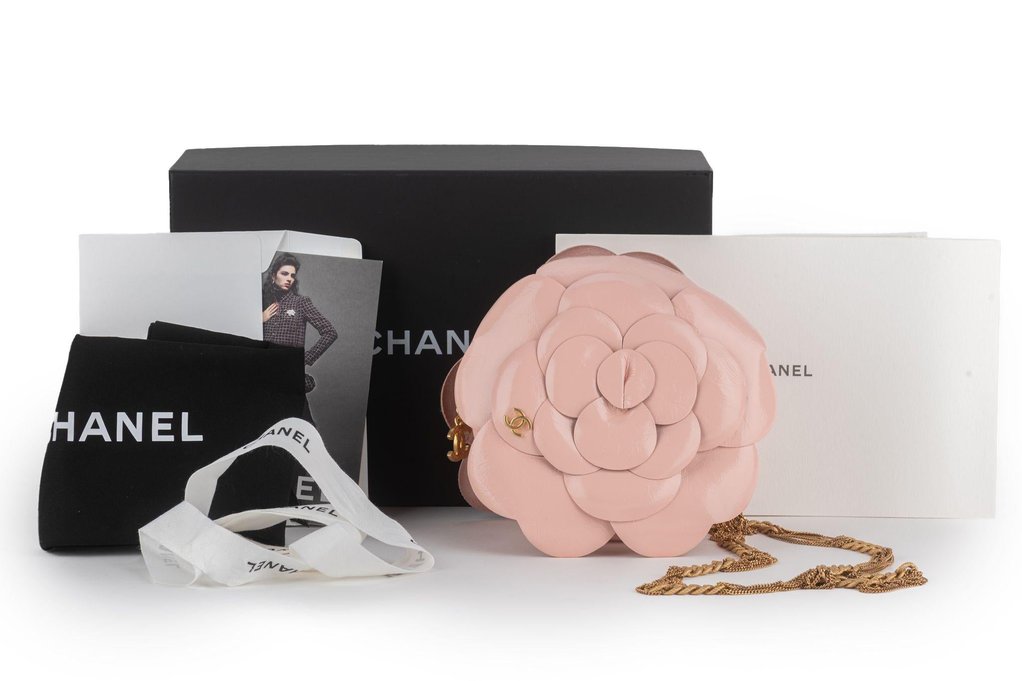 Chanel New Rosa Kamelie Runde Tasche im Angebot 9
