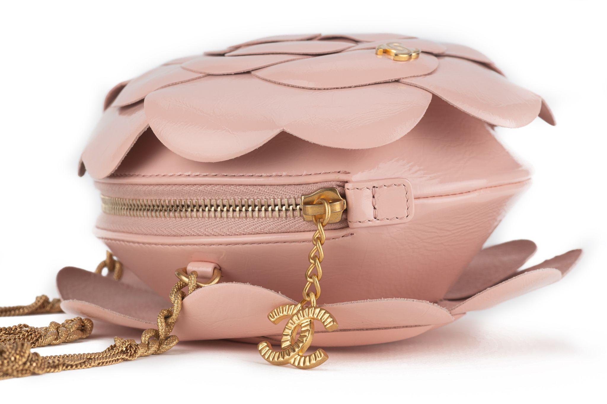 Chanel New Rosa Kamelie Runde Tasche im Angebot 3