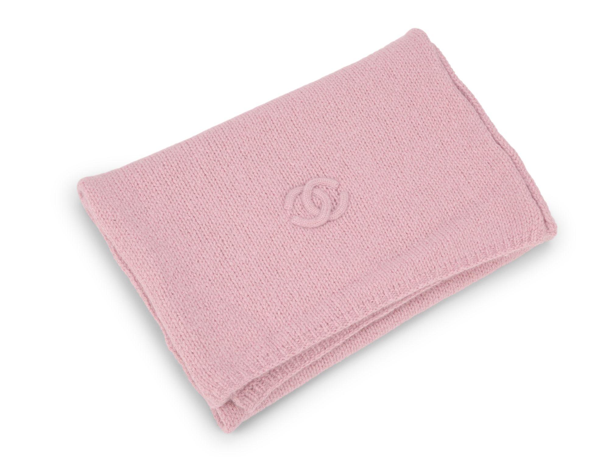 Chanel New Pink Cashmere Knit Hat Gloves Scarf Set im Angebot 4