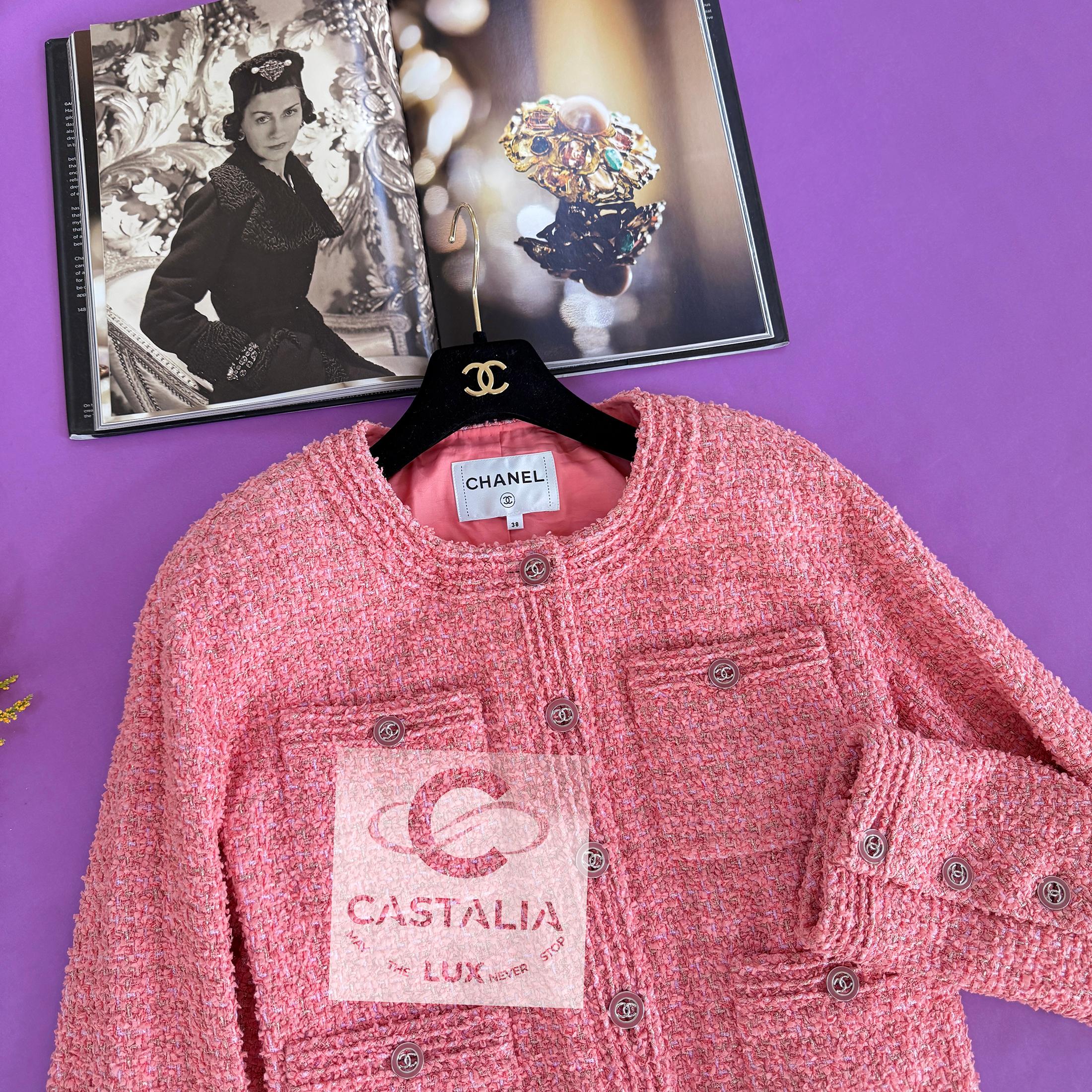 Chanel New RARE 2020 Tweed Jacket and Jeans Ensemble 38 FR For Sale 8