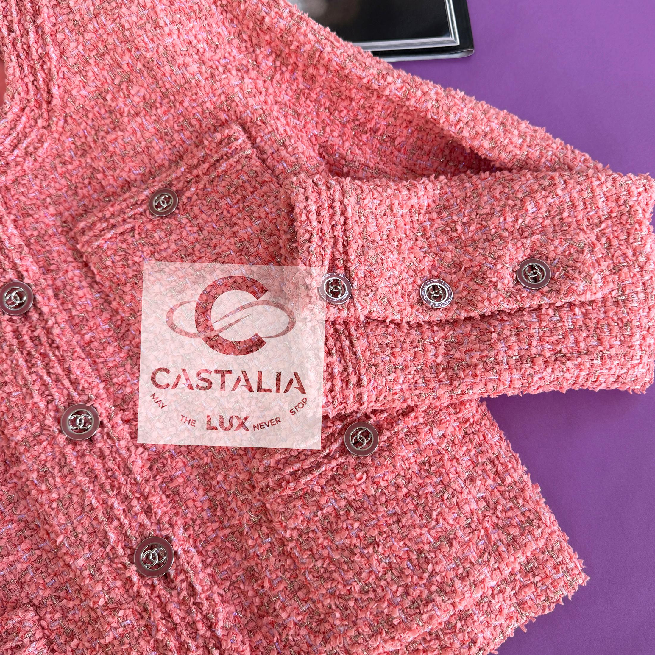 Chanel New RARE 2020 Tweed Jacket and Jeans Ensemble 38 FR For Sale 12