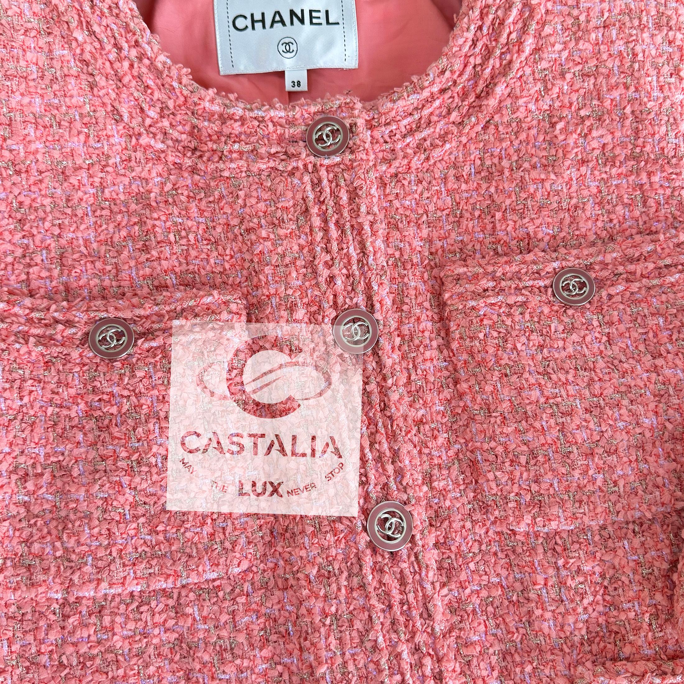 Chanel New RARE 2020 Tweed Jacket and Jeans Ensemble 38 FR For Sale 13