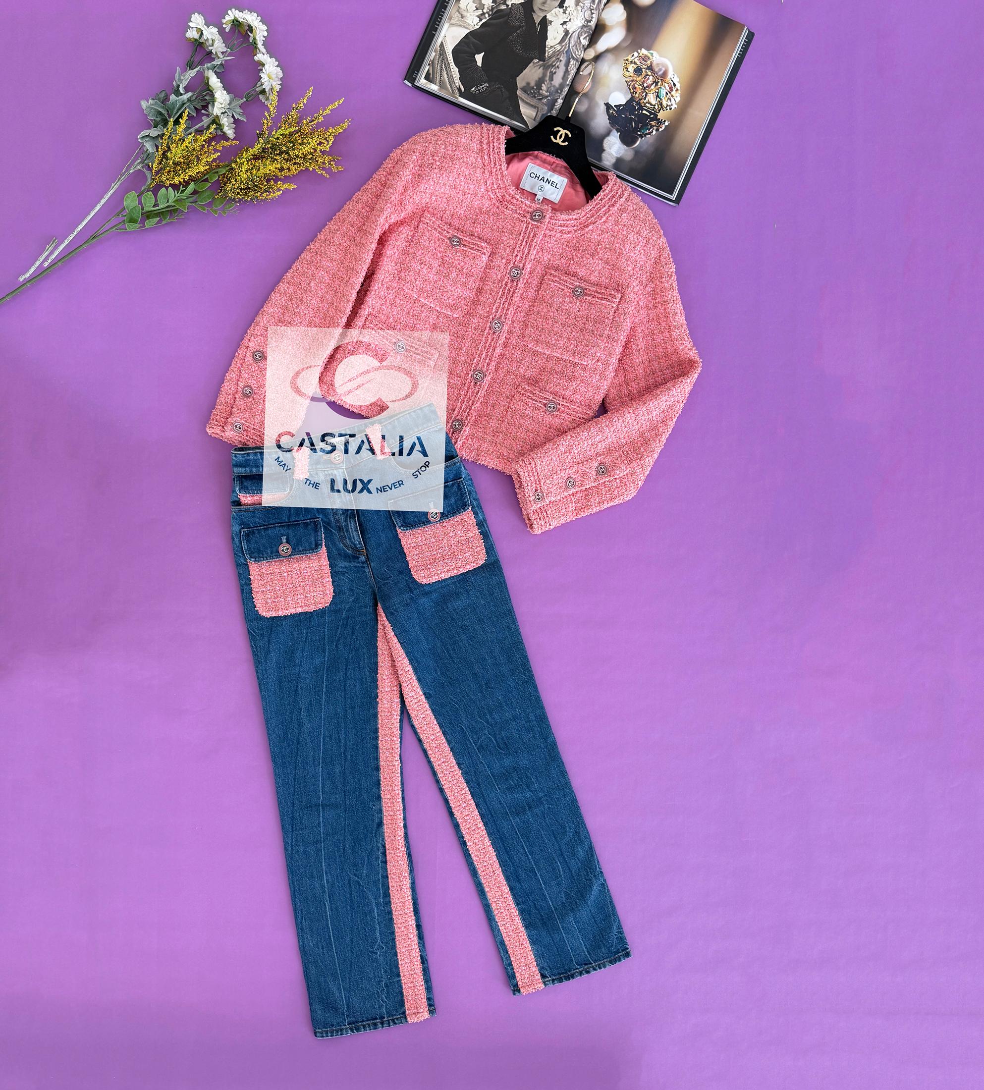 Chanel New RARE 2020 Tweed Jacket and Jeans Ensemble 38 FR For Sale 4