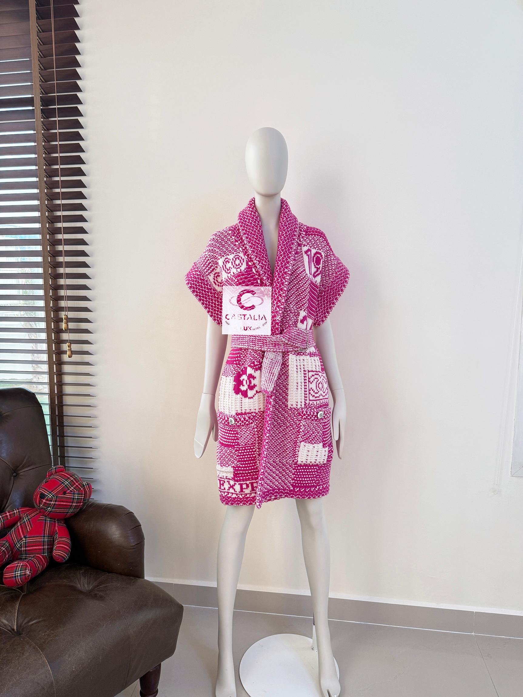 Most coveted item of 2020 Cruise Collection!

Rare & famous Chanel cashmere cardi coat ~ from COCO EXPRESS Cruise Collection

- CC logos, COCO Express, 31 RUe Cambon lettering all aroung
- chain buckle belt at waist
Size mark 38 FR. Condition: never
