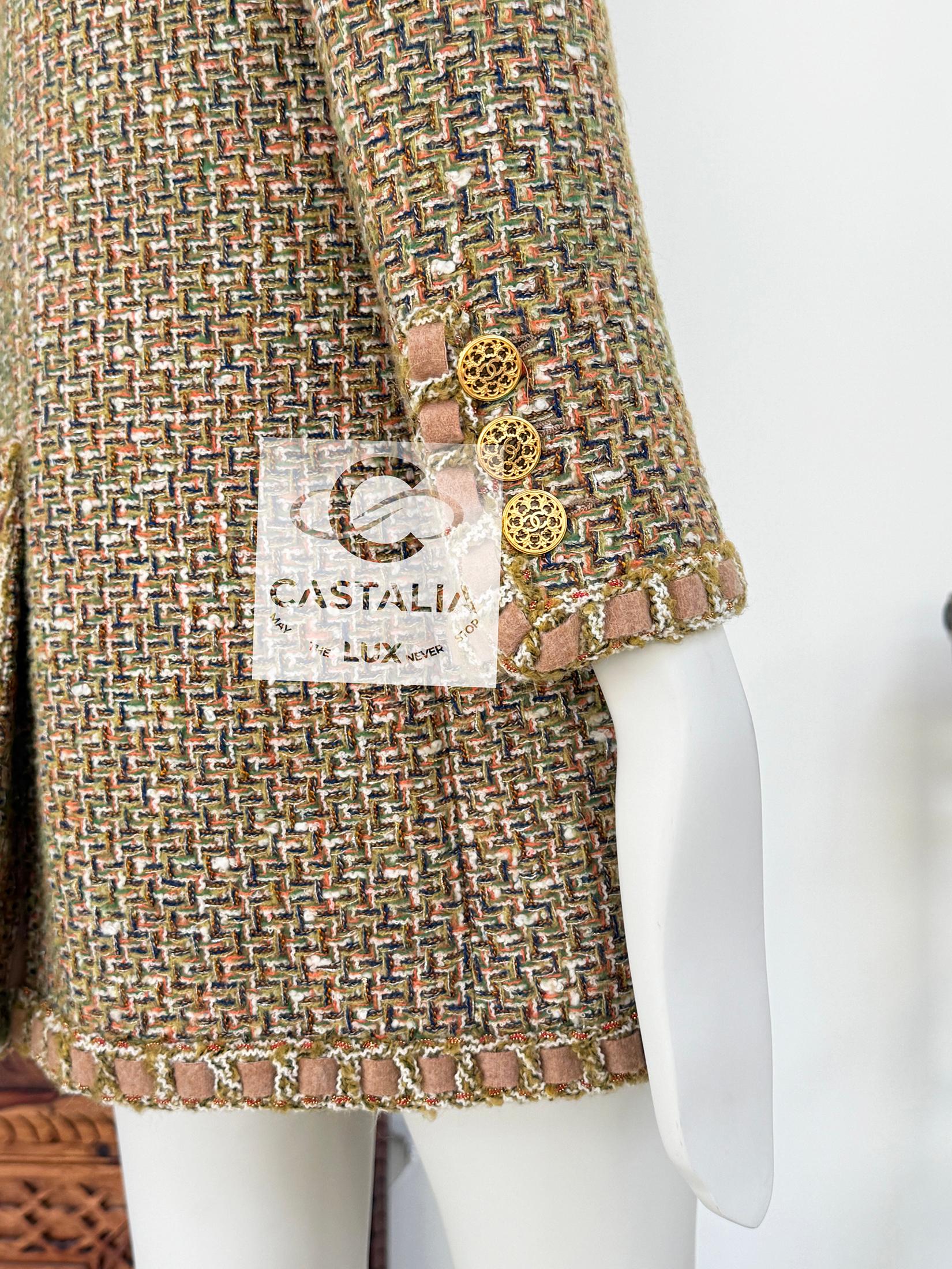 Chanel New Rare Paris / Rome Runway Beige Tweed Jacket 34 FR For Sale 7
