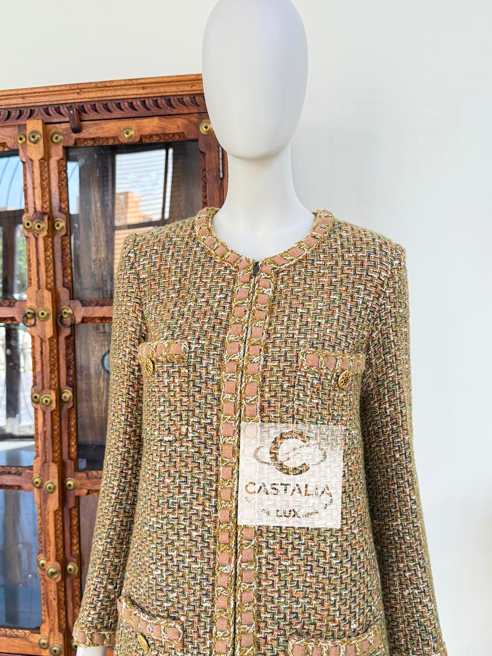 Chanel New Rare Paris / Rome Runway Beige Tweed Jacket 34 FR For Sale 8