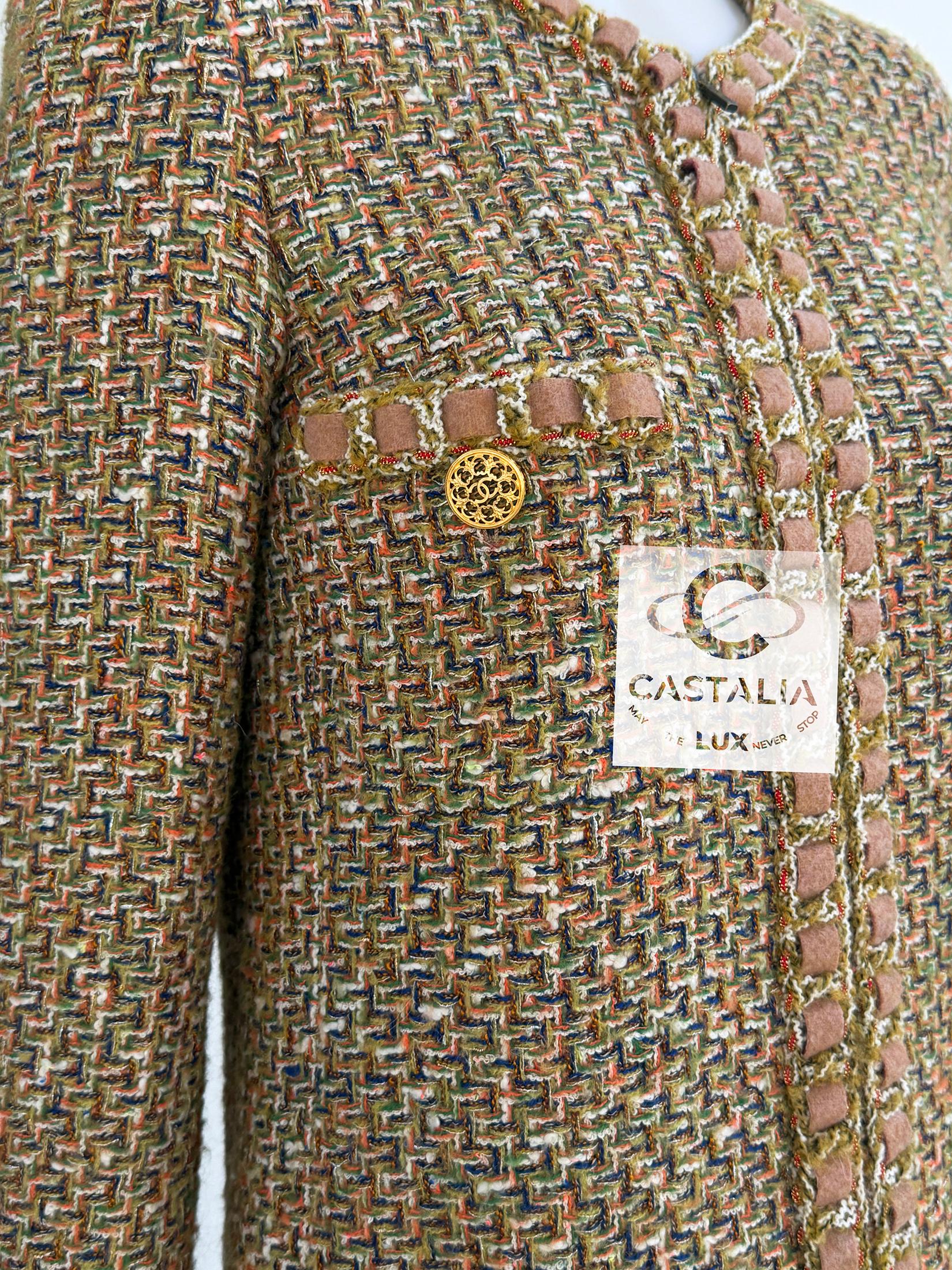 Chanel New Rare Paris / Rome Runway Beige Tweed Jacket 34 FR For Sale 10