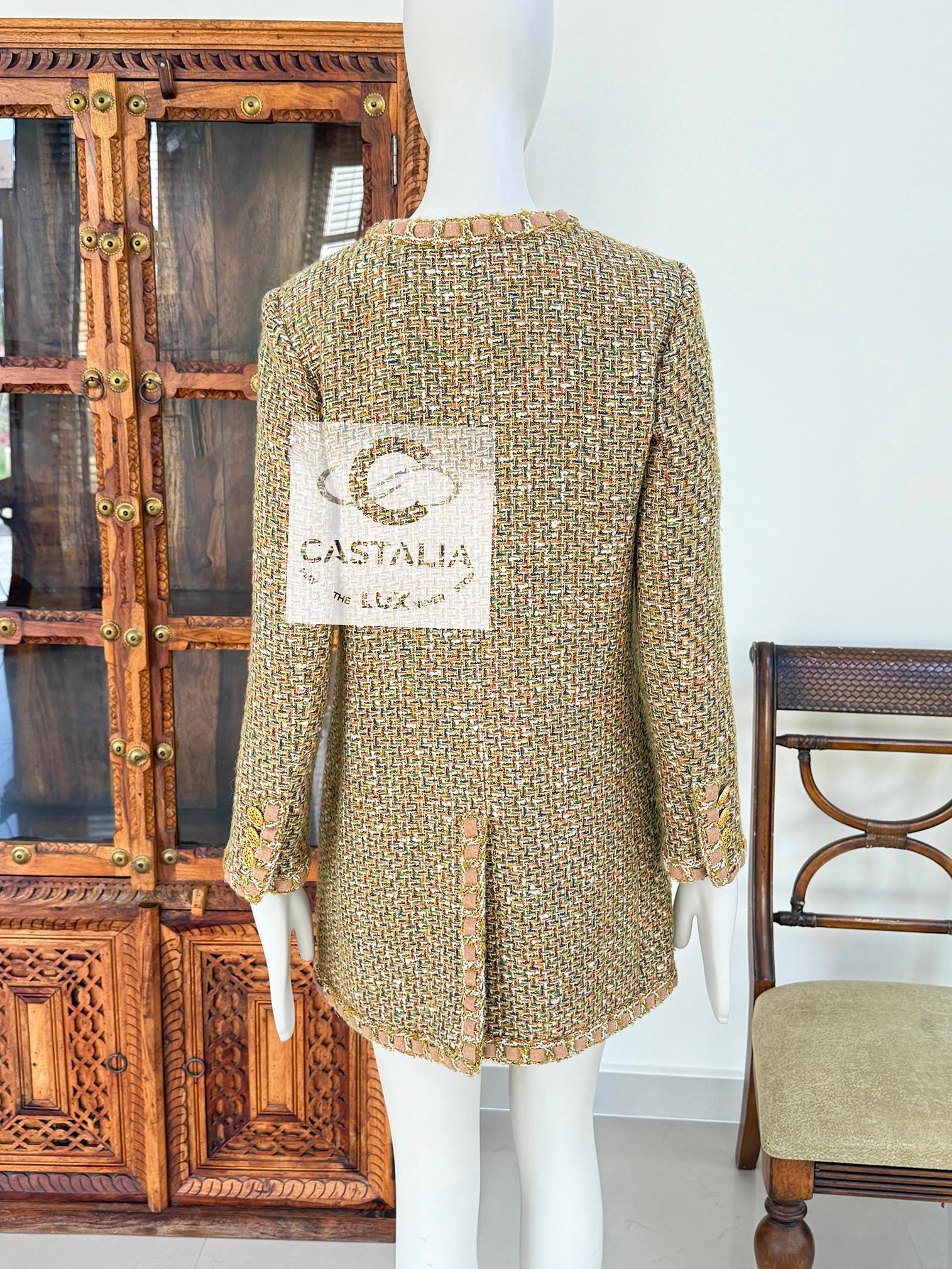 Chanel New Rare Paris / Rome Runway Beige Tweed Jacket 34 FR For Sale 12