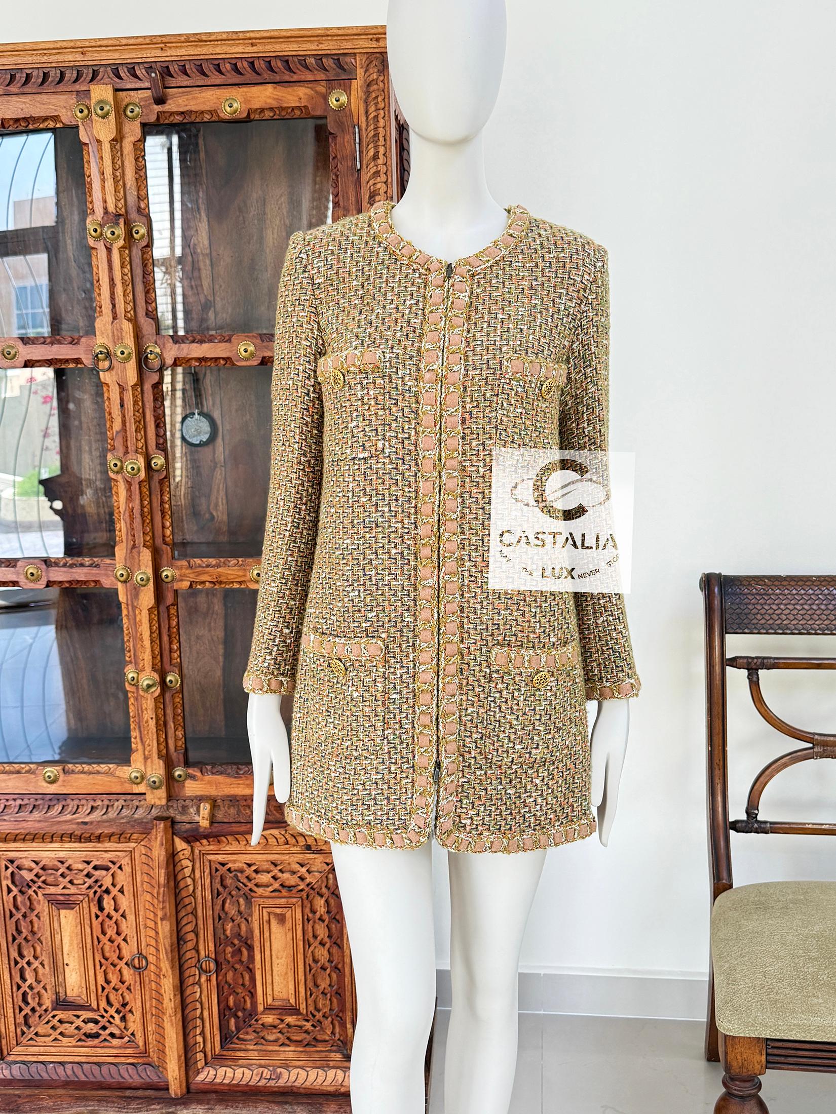 Women's or Men's Chanel New Rare Paris / Rome Runway Beige Tweed Jacket 34 FR For Sale