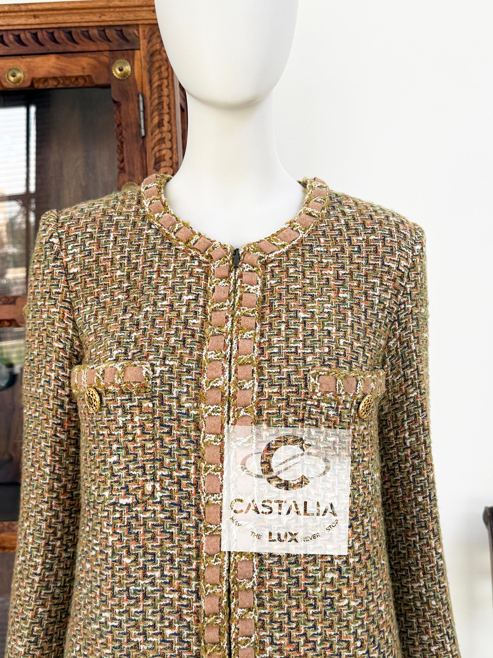 Chanel New Rare Paris / Rome Runway Beige Tweed Jacket 34 FR For Sale 1