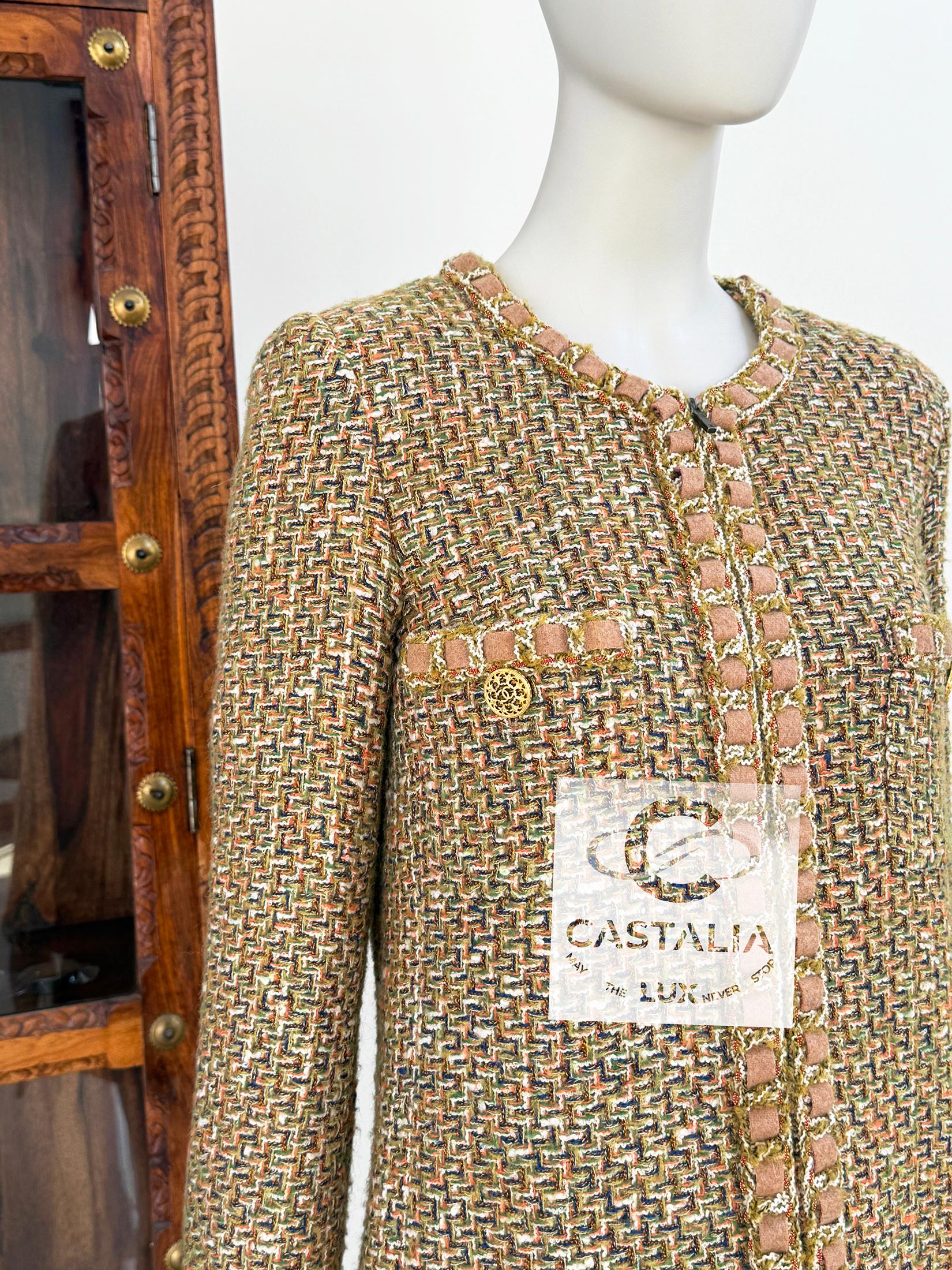 Chanel New Rare Paris / Rome Runway Beige Tweed Jacket 34 FR For Sale 2