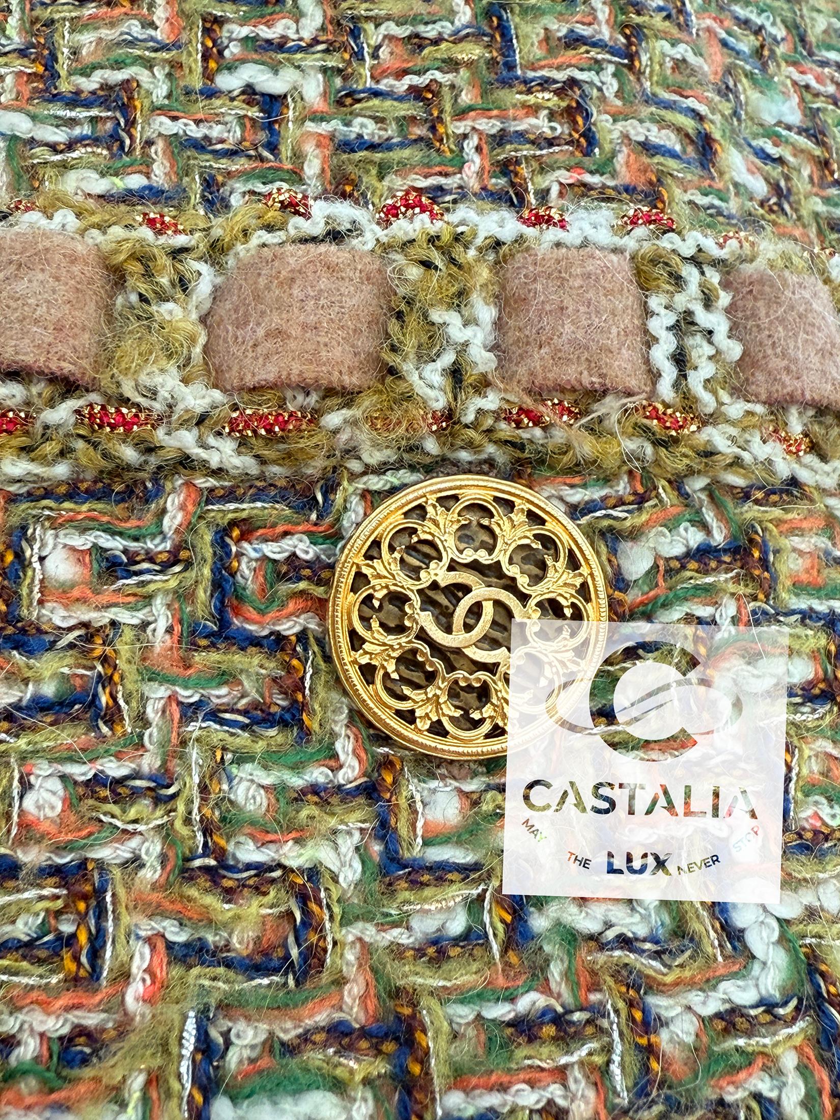 Chanel New Rare Paris / Rome Runway Beige Tweed Jacket 34 FR For Sale 3