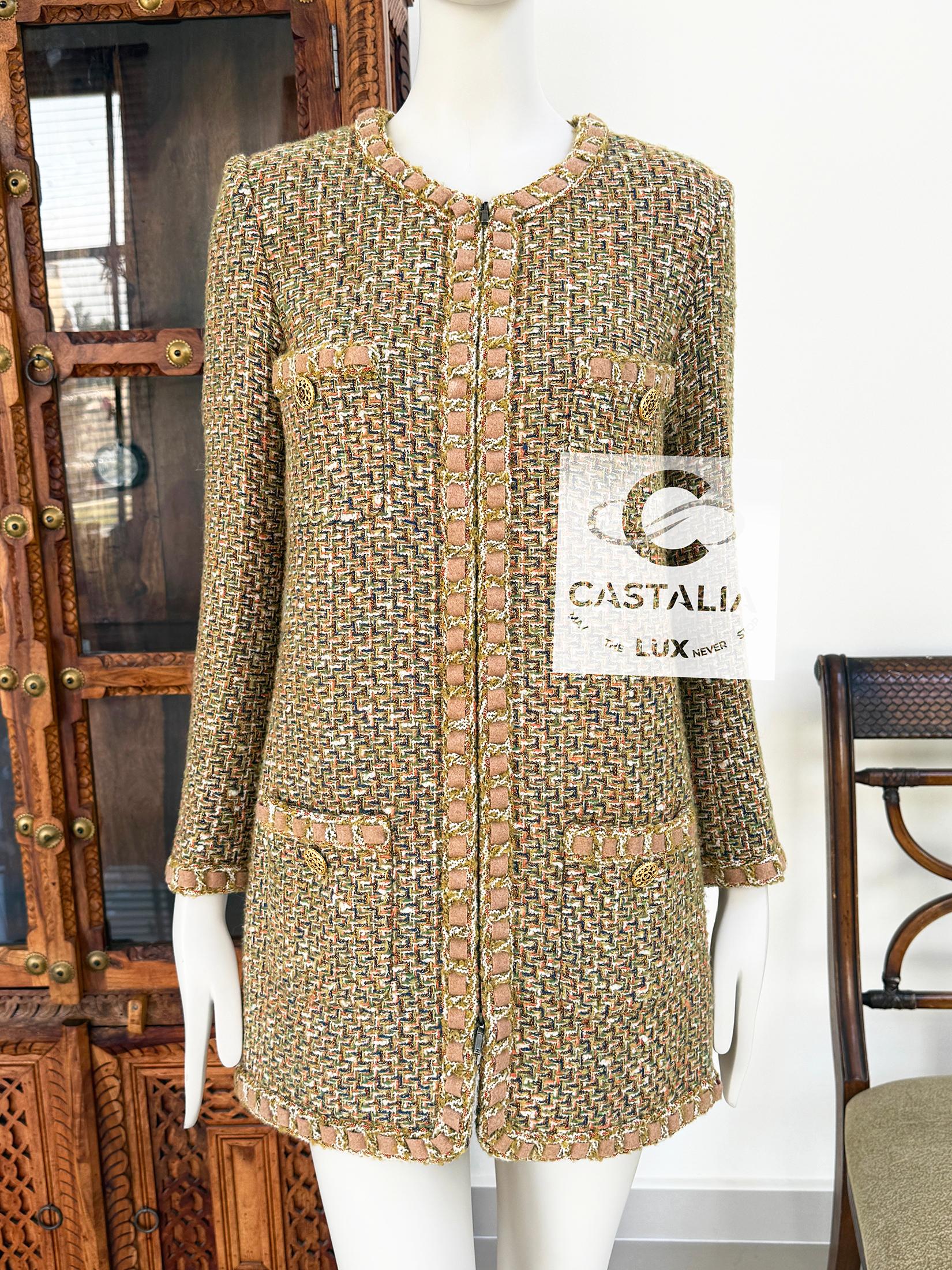 Chanel New Rare Paris / Rome Runway Beige Tweed Jacket 34 FR For Sale 4