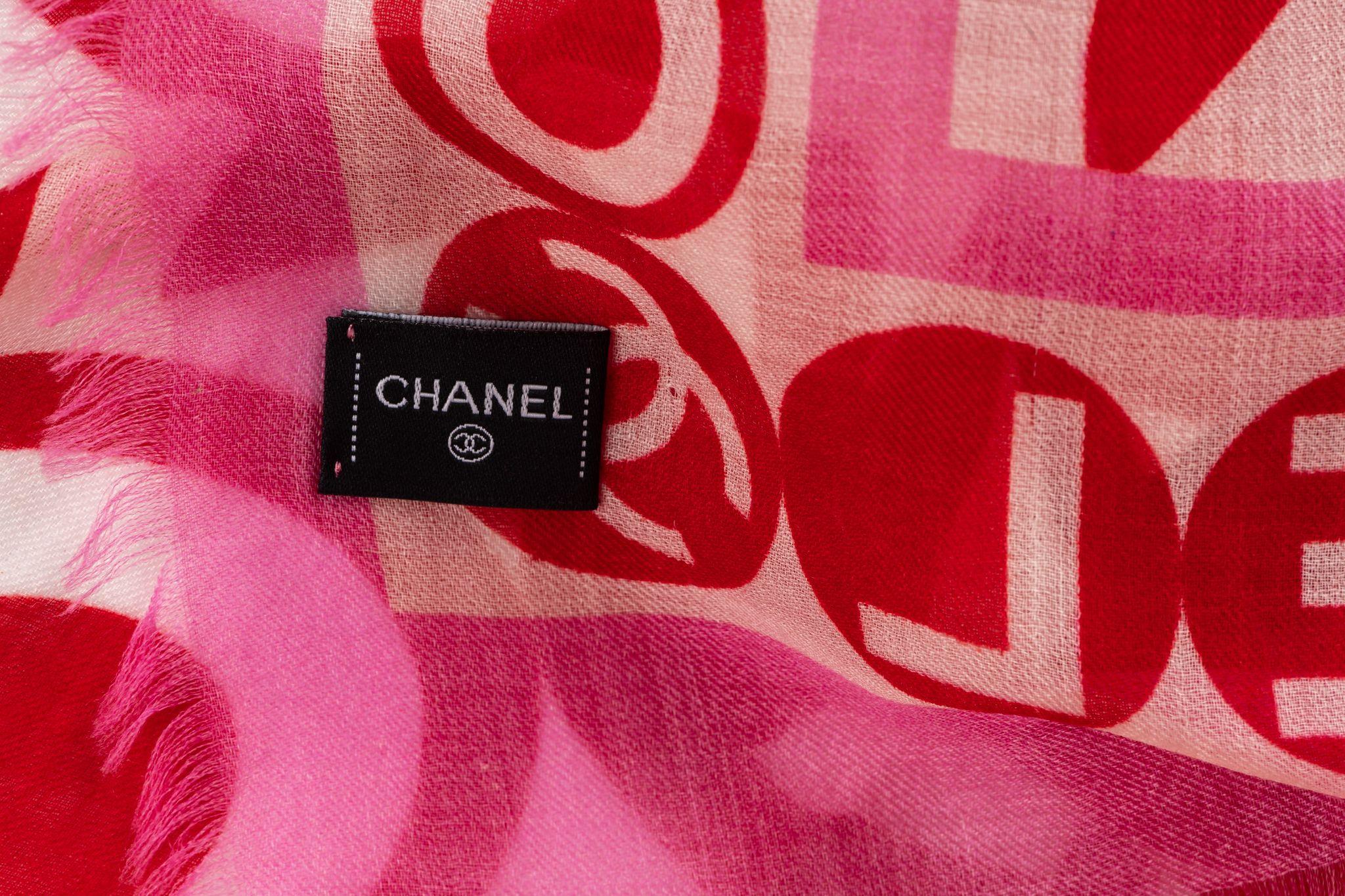 Chanel New Red White Cashmere Shawl In New Condition For Sale In West Hollywood, CA