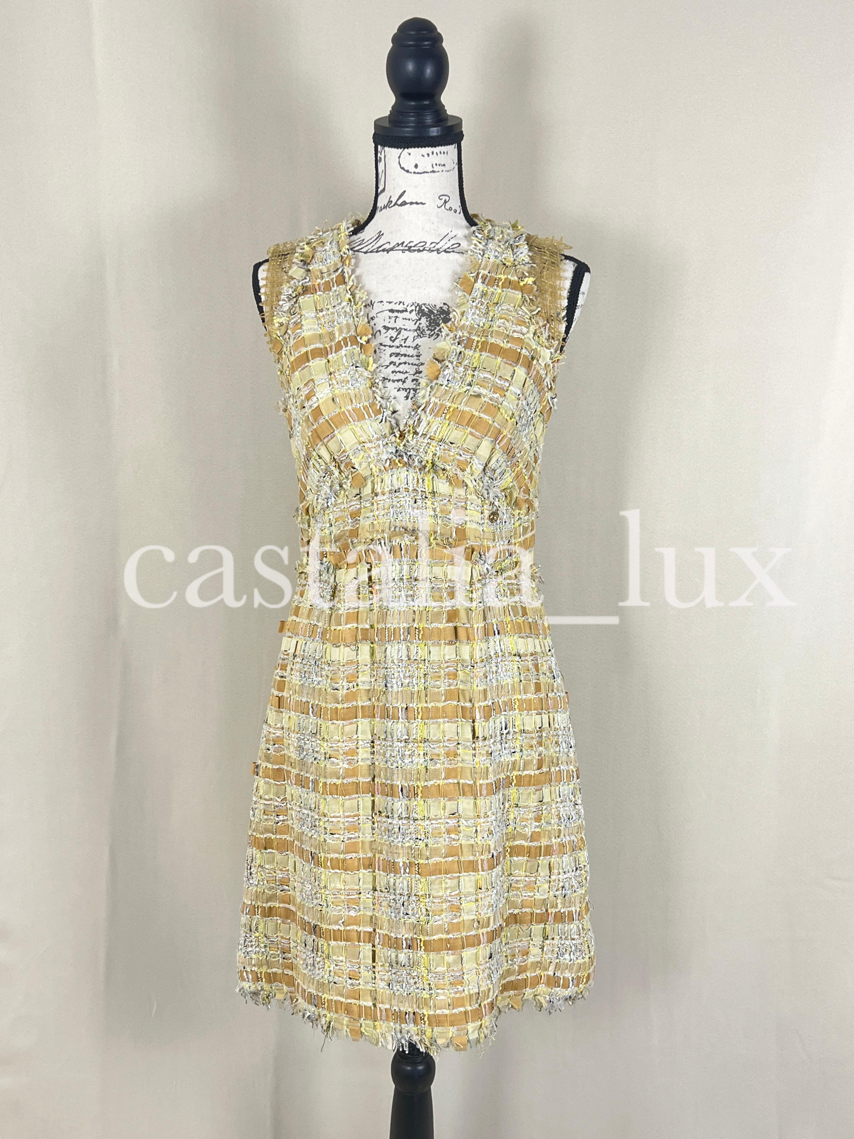 Chanel New Ribbon Tweed Dress in Beige In New Condition For Sale In Dubai, AE
