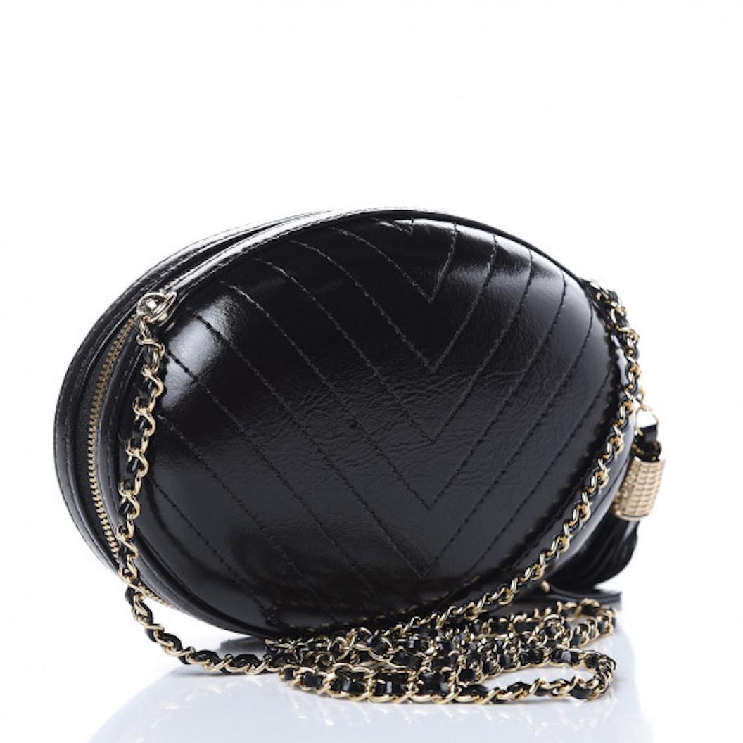 Chanel NEW Runway Black Leather White Gold Round Evening Shoulder Chain Bag

Leather
Gold tone hardware
Zipper closure
Leather lining
Date code present
Made in France
Shoulder strap drop 19.5