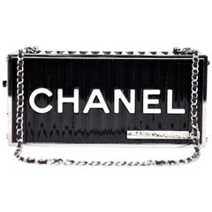 Sac à bandoulière 2 en 1 Chanel de défilé, boîte rectangulaire noire et argentée, dans sa boîte 