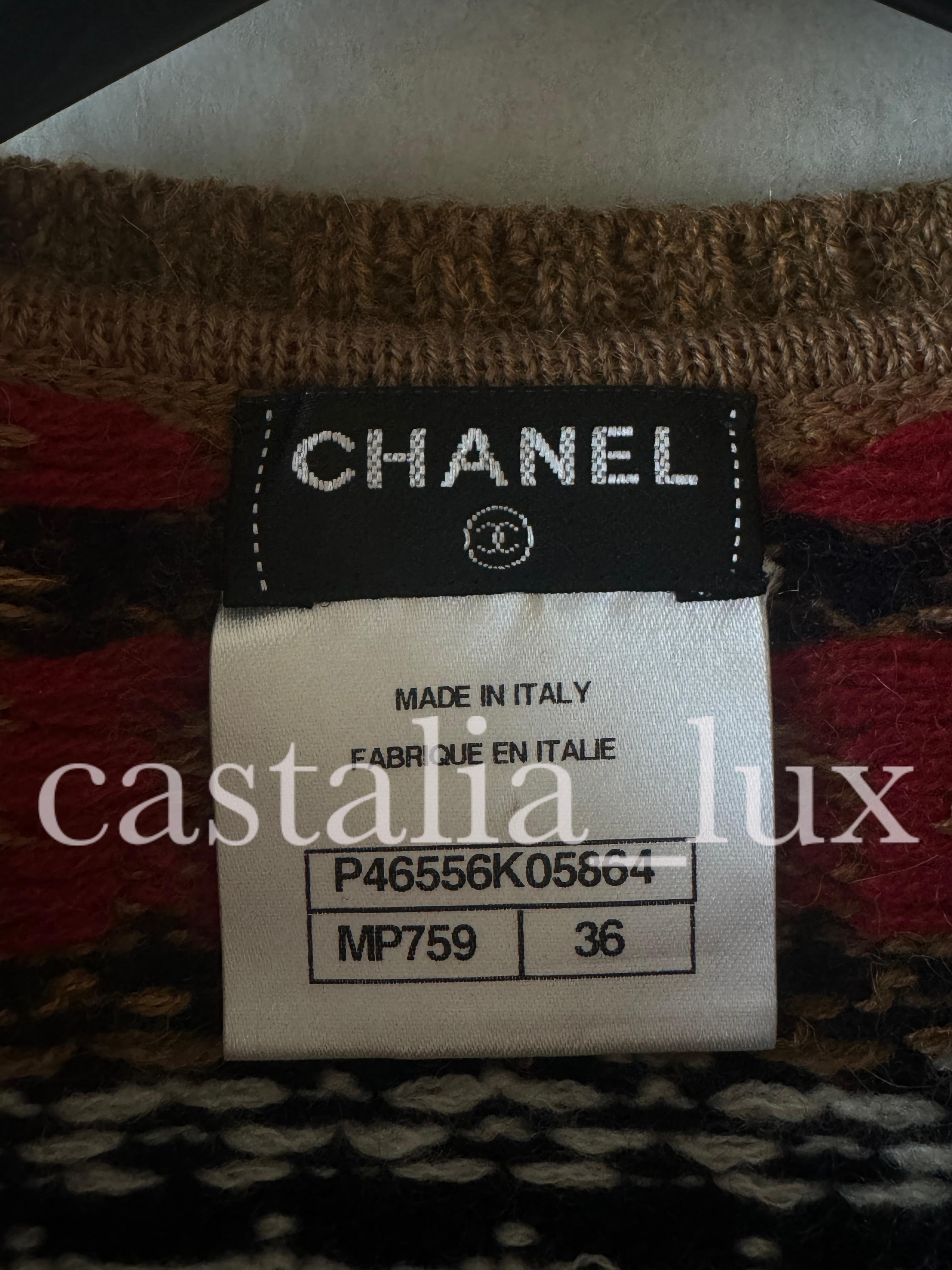 Chanel Neues Laufsteg CC Logo-Kaschmir-Maxikleid und riesiger Schal 9