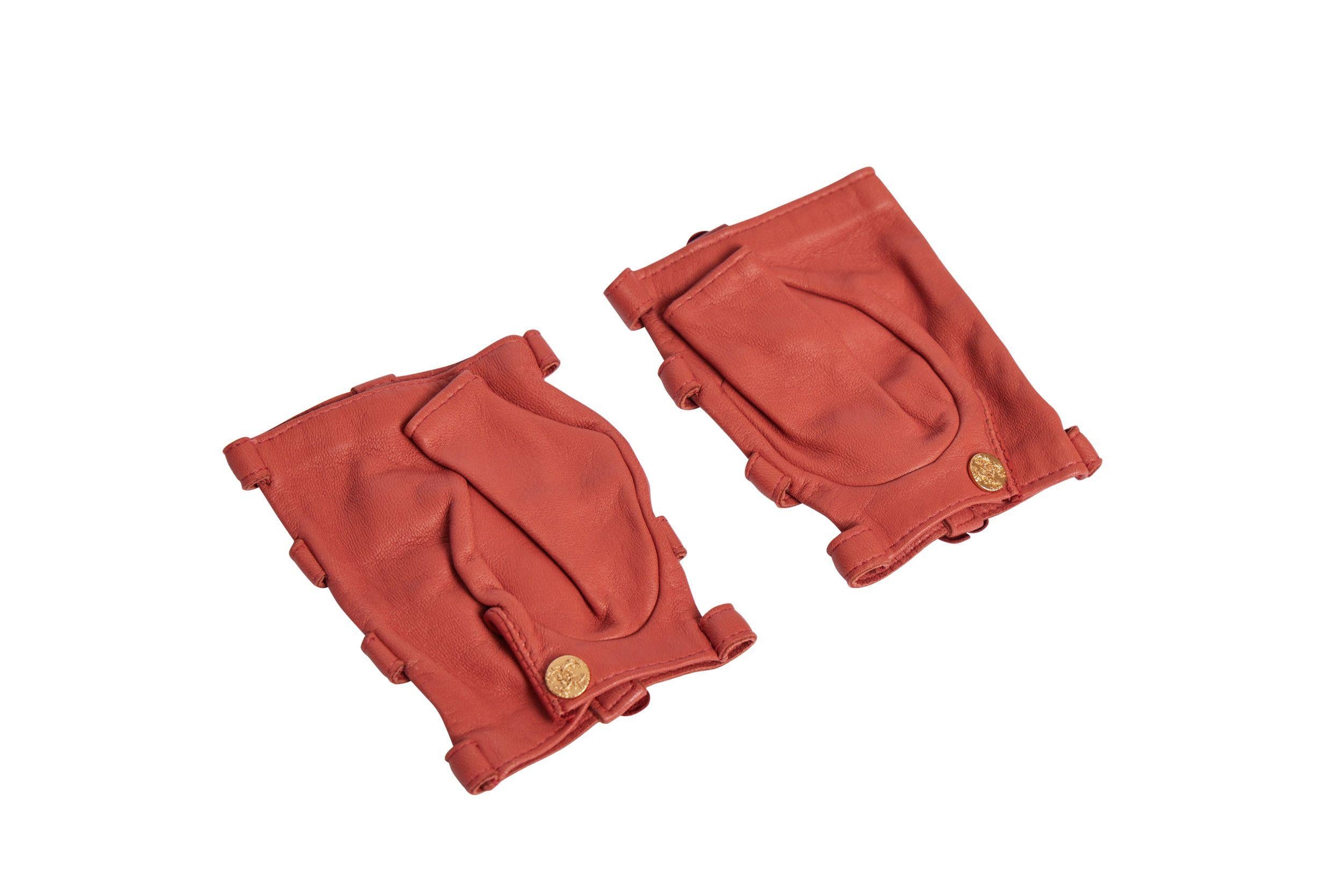 Nuovi guanti senza dita Chanel in pelle d'agnello color ruggine con 4 piccole camelie su ogni guanto Chiusura con bottone placcato oro