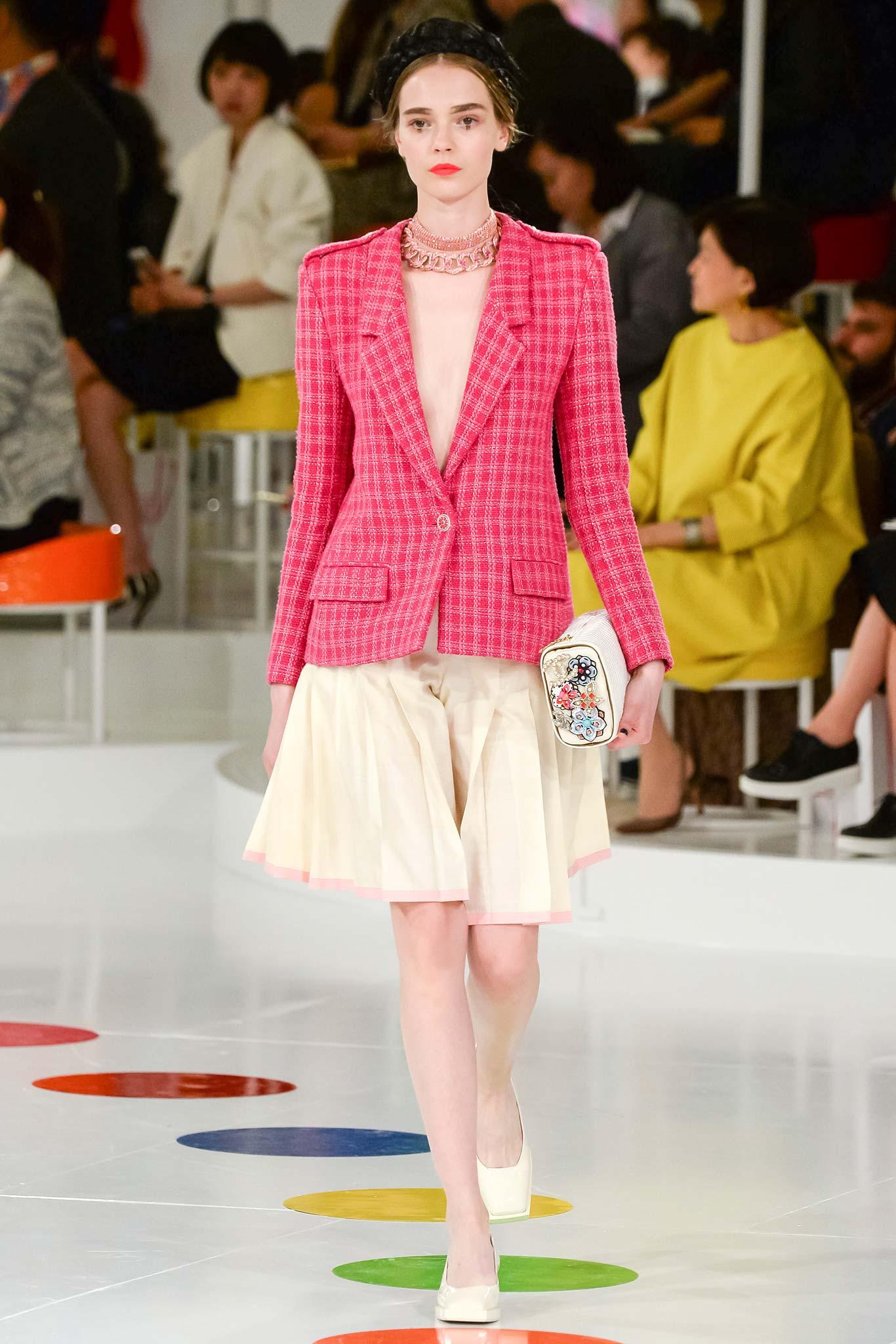 New Chanel tweed jacket in trendiest fuchsia pink colour from Paris / Seoul Cruise Collection by Karl Lagerfeld, as seen in Ad Campaign.
Size mark 46 FR. Kept unworn.
Gorgeous ecru/pink CC camellia buttons at front and at cuffs. Very beautiful