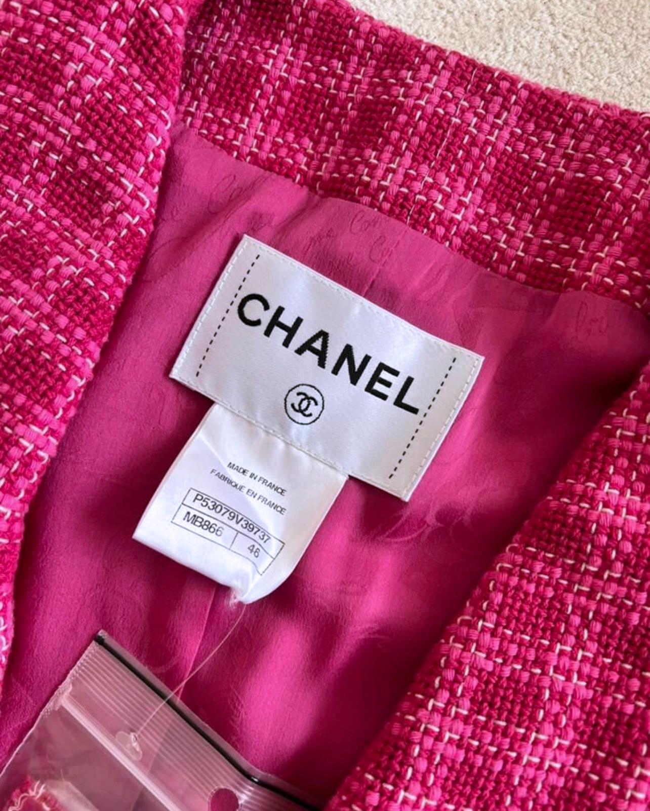 Chanel New Seoul Collection Fuchsia Tweed Jacket In New Condition In Dubai, AE