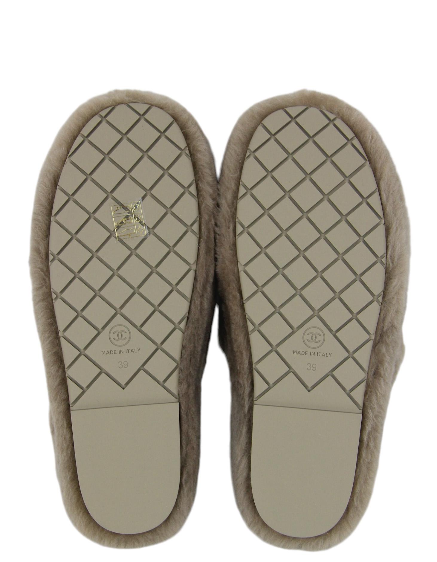 Chanel NEW Shearling CC Logo Flat Mule Slippers w/ Case sz 39 2