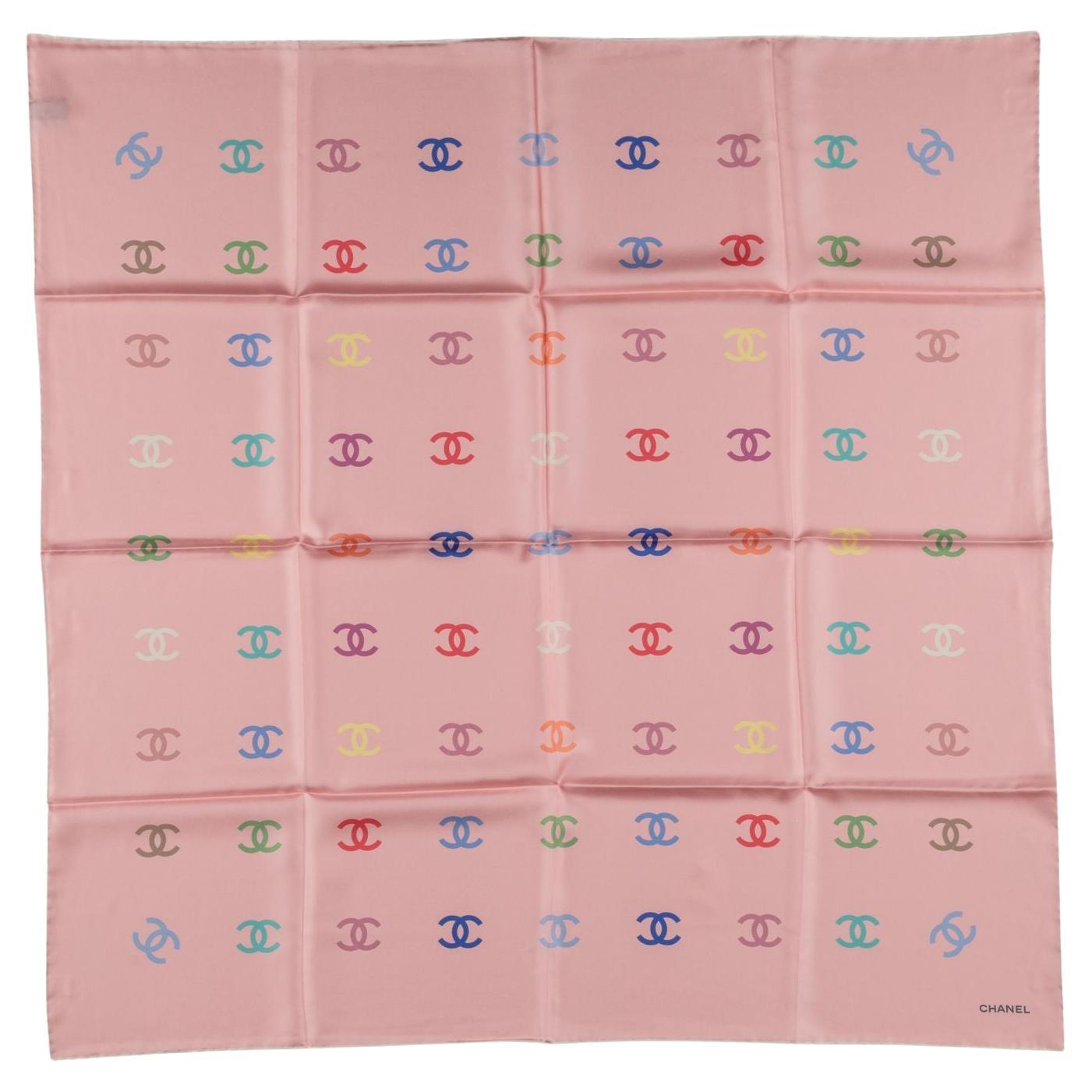 Nuova sciarpa Chanel in seta rosa con logo CC