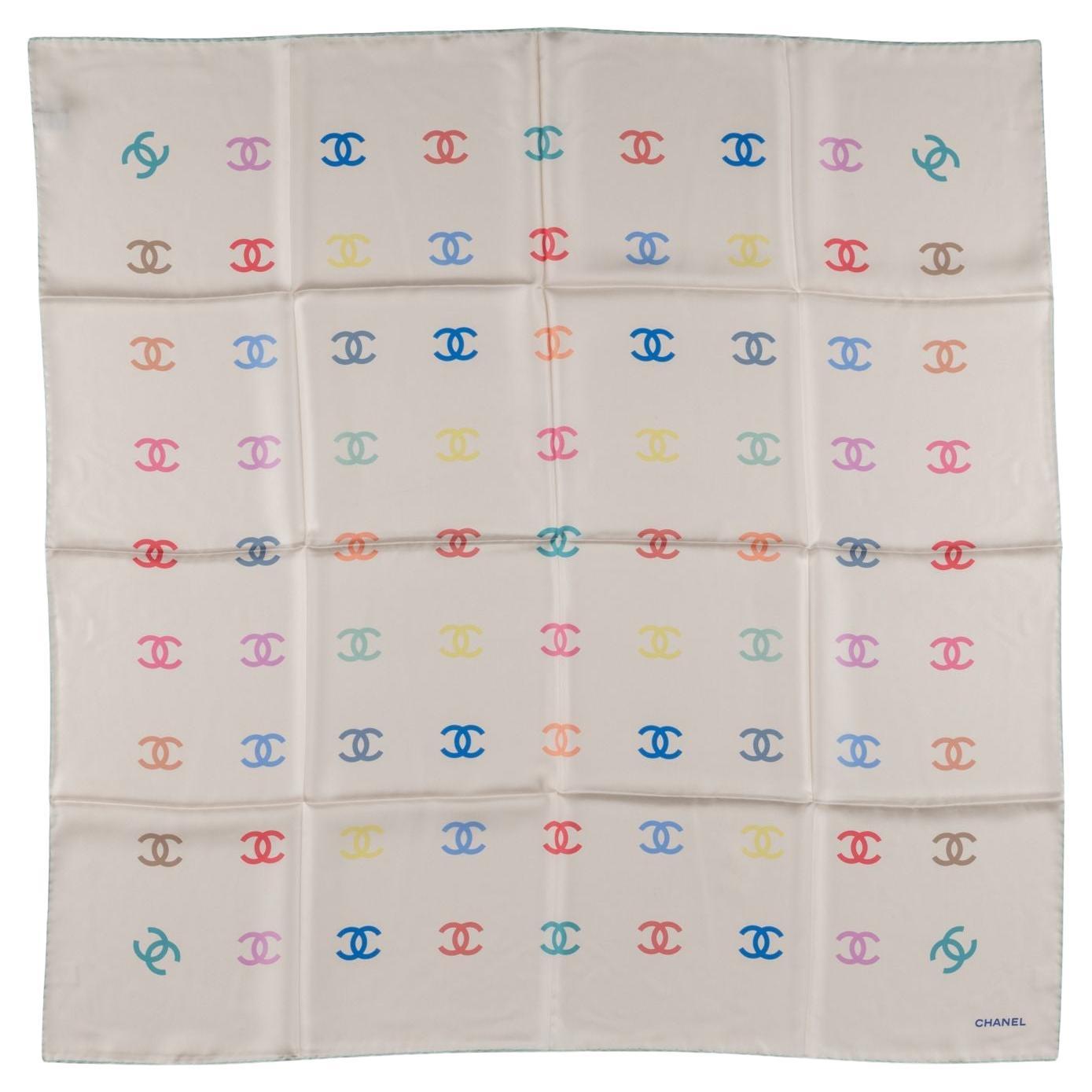 Nuova sciarpa Chanel in seta bianca con logo CC