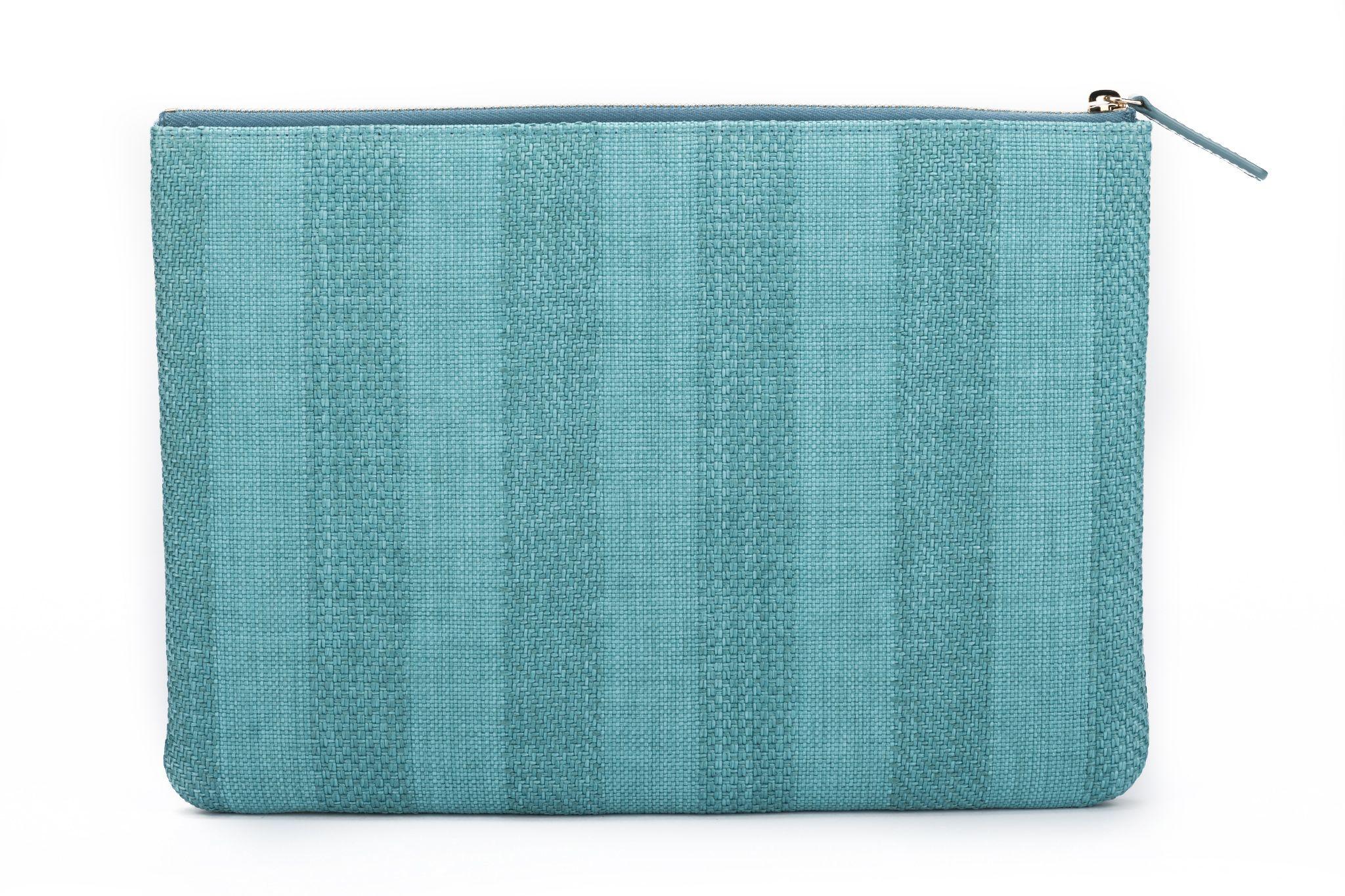 Bleu Pochette Deauville rayée bleu turquoise Chanel, Neuve en vente