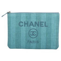 Pochette Deauville rayée bleu turquoise Chanel, Neuve