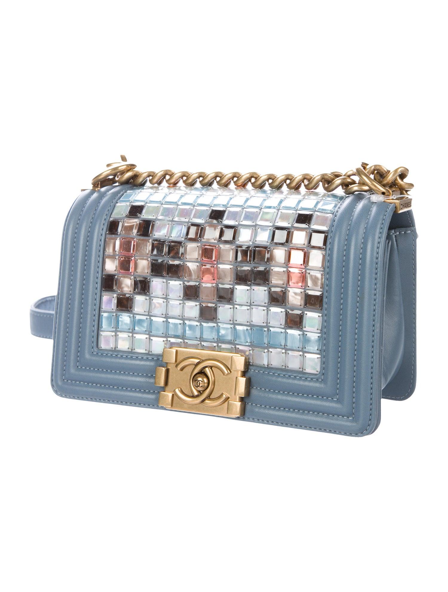 Leather
Mosaic 
Gold tone hardware
Leather lining
Push-lock closure 
Made in Italy
Shoulder strap drop 21