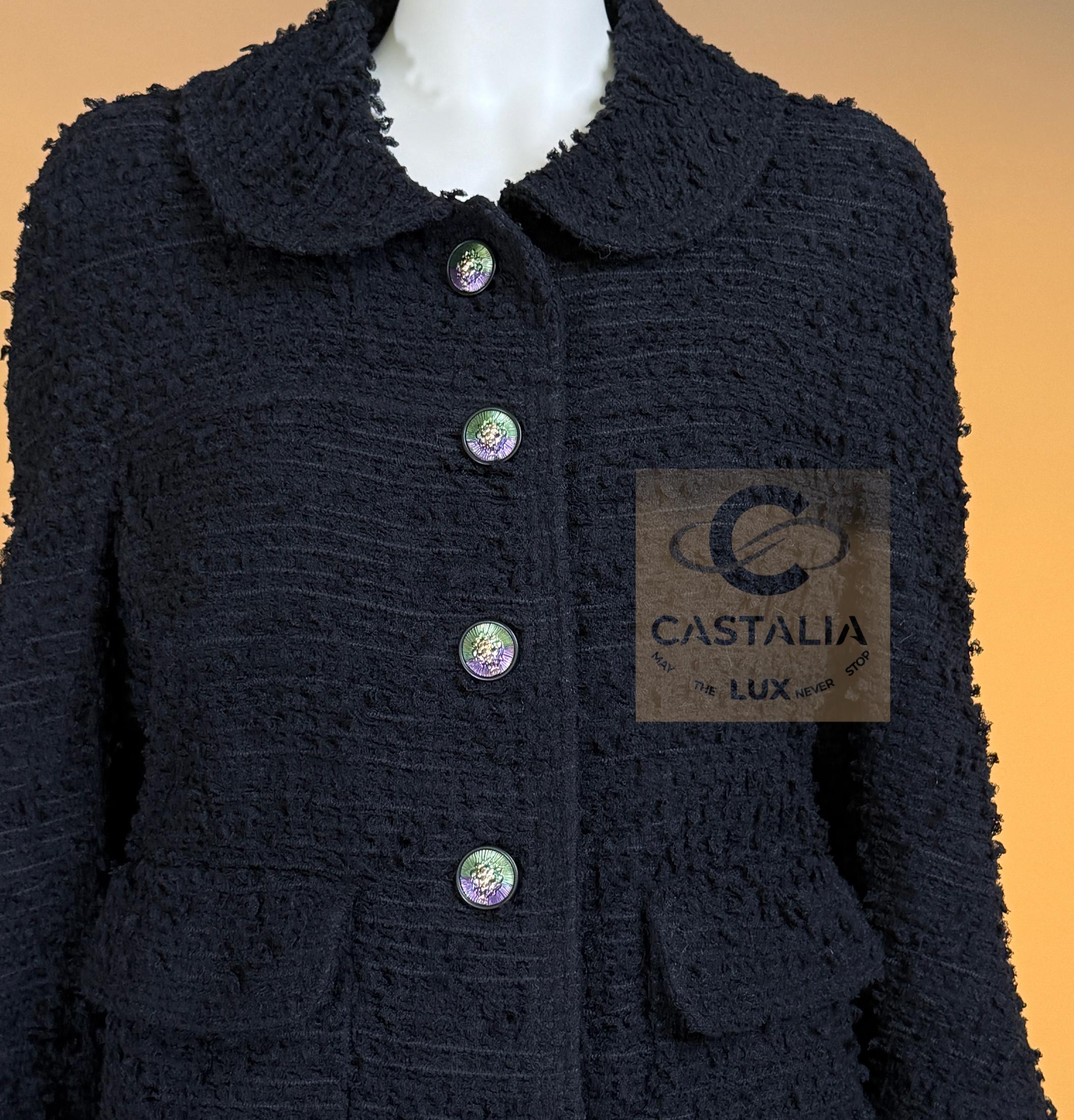 Chanel Nuova Giacca Senza Tempo in Boucle Tweed Nero 42 FR in vendita 6
