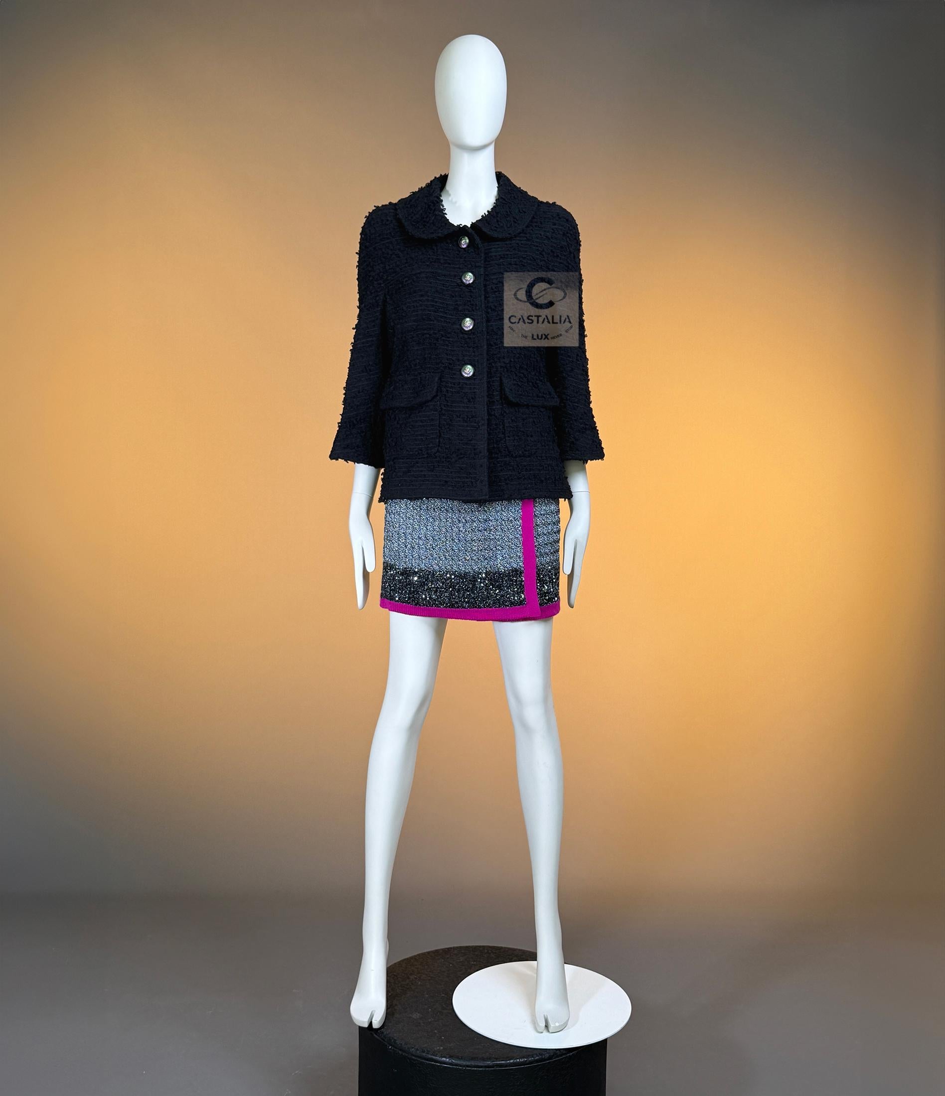 Chanel Nuova Giacca Senza Tempo in Boucle Tweed Nero 42 FR in vendita 8