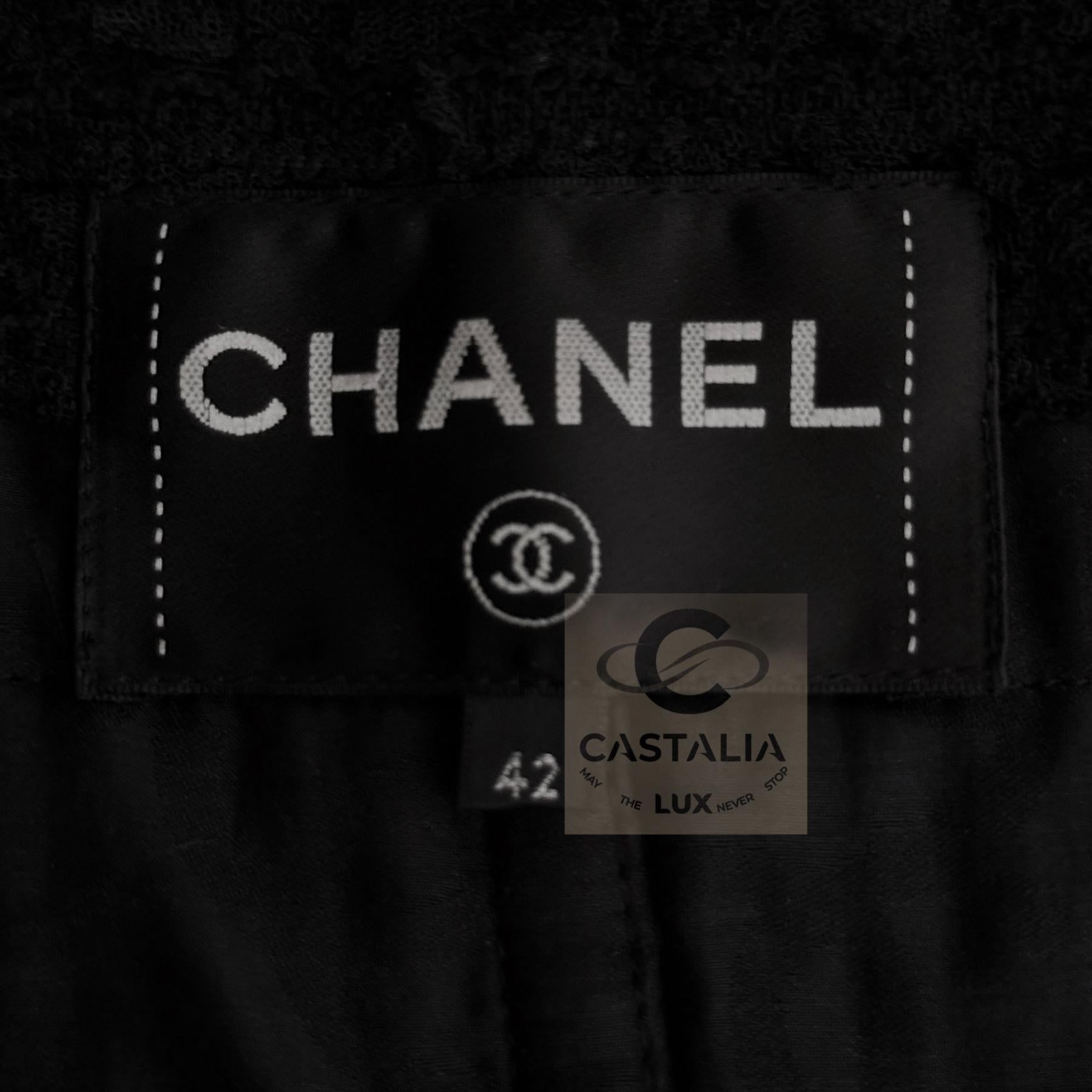 Chanel Nuova Giacca Senza Tempo in Boucle Tweed Nero 42 FR in vendita 11