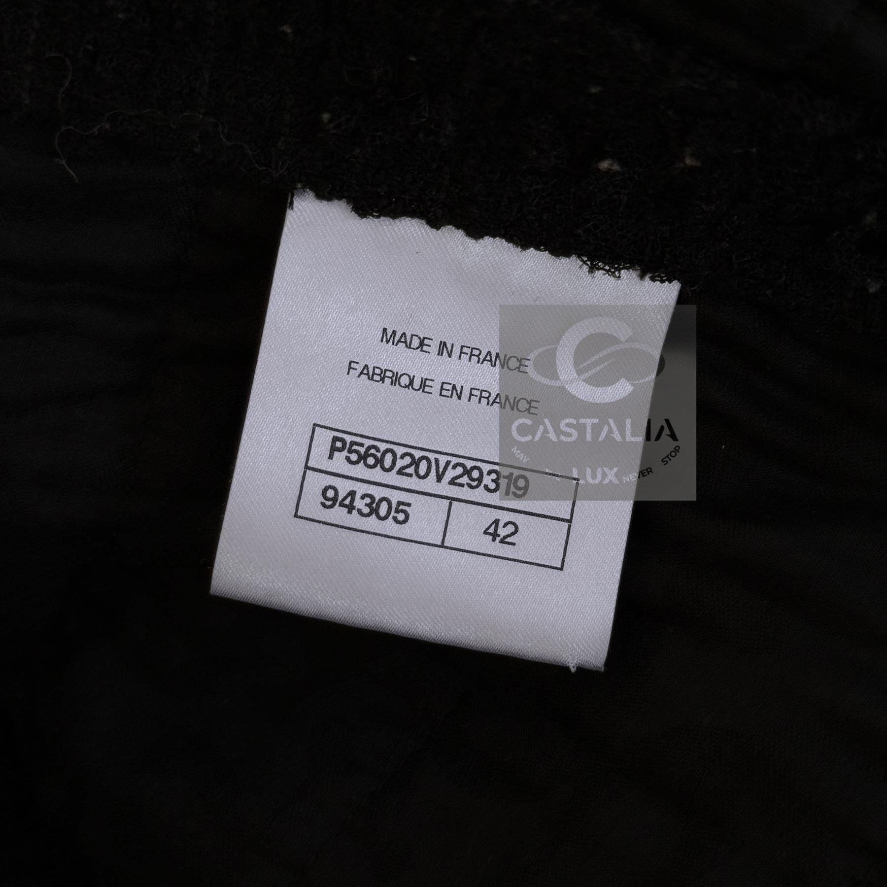 Chanel Nuova Giacca Senza Tempo in Boucle Tweed Nero 42 FR in vendita 12