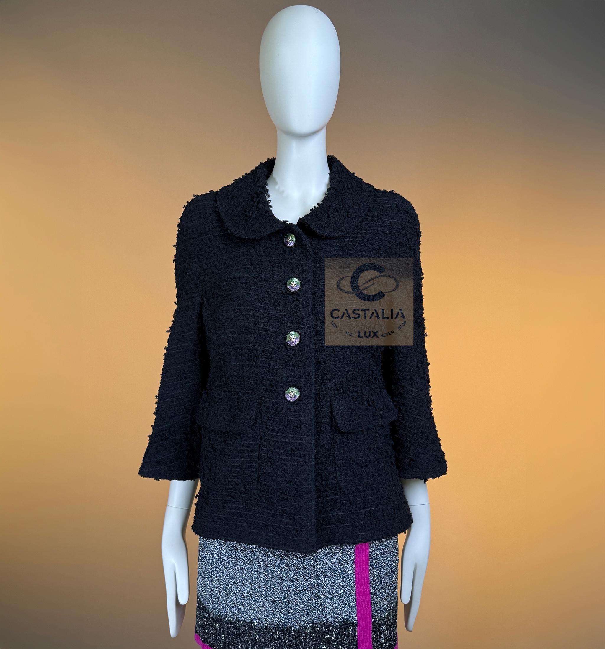 Chanel Nuova Giacca Senza Tempo in Boucle Tweed Nero 42 FR in vendita 1