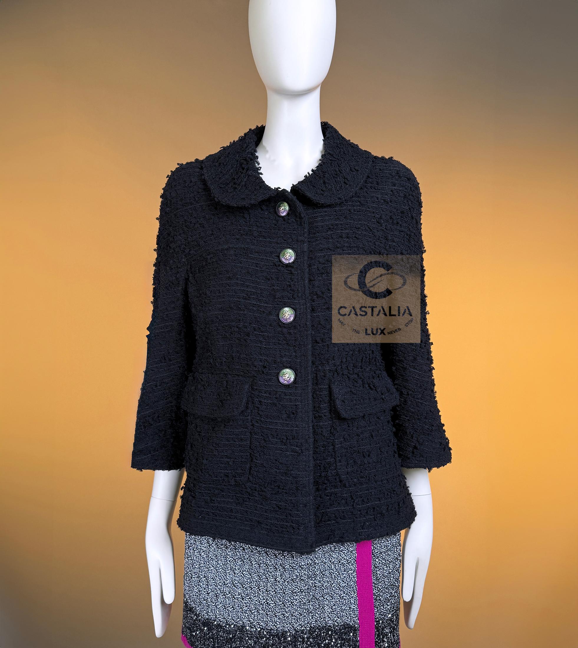 Chanel Nuova Giacca Senza Tempo in Boucle Tweed Nero 42 FR in vendita 5