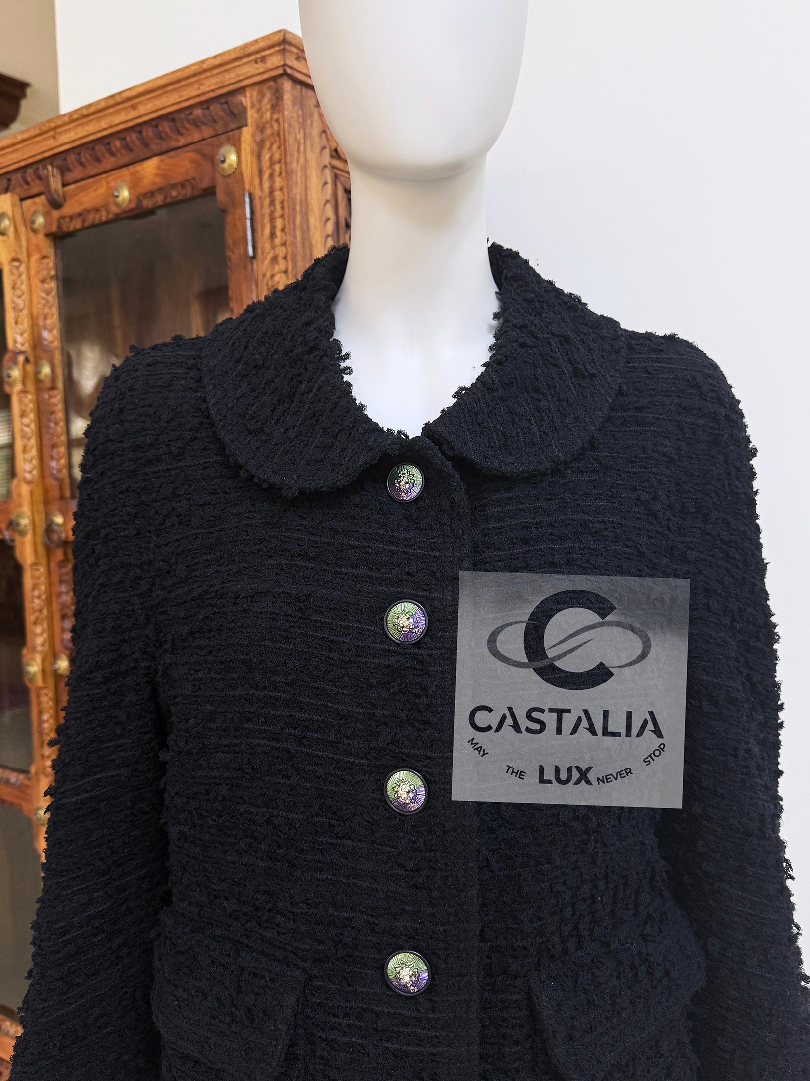 Chanel New Timeless CC Buttons Black Boucle Tweed Jacket 42 FR in vendita 5