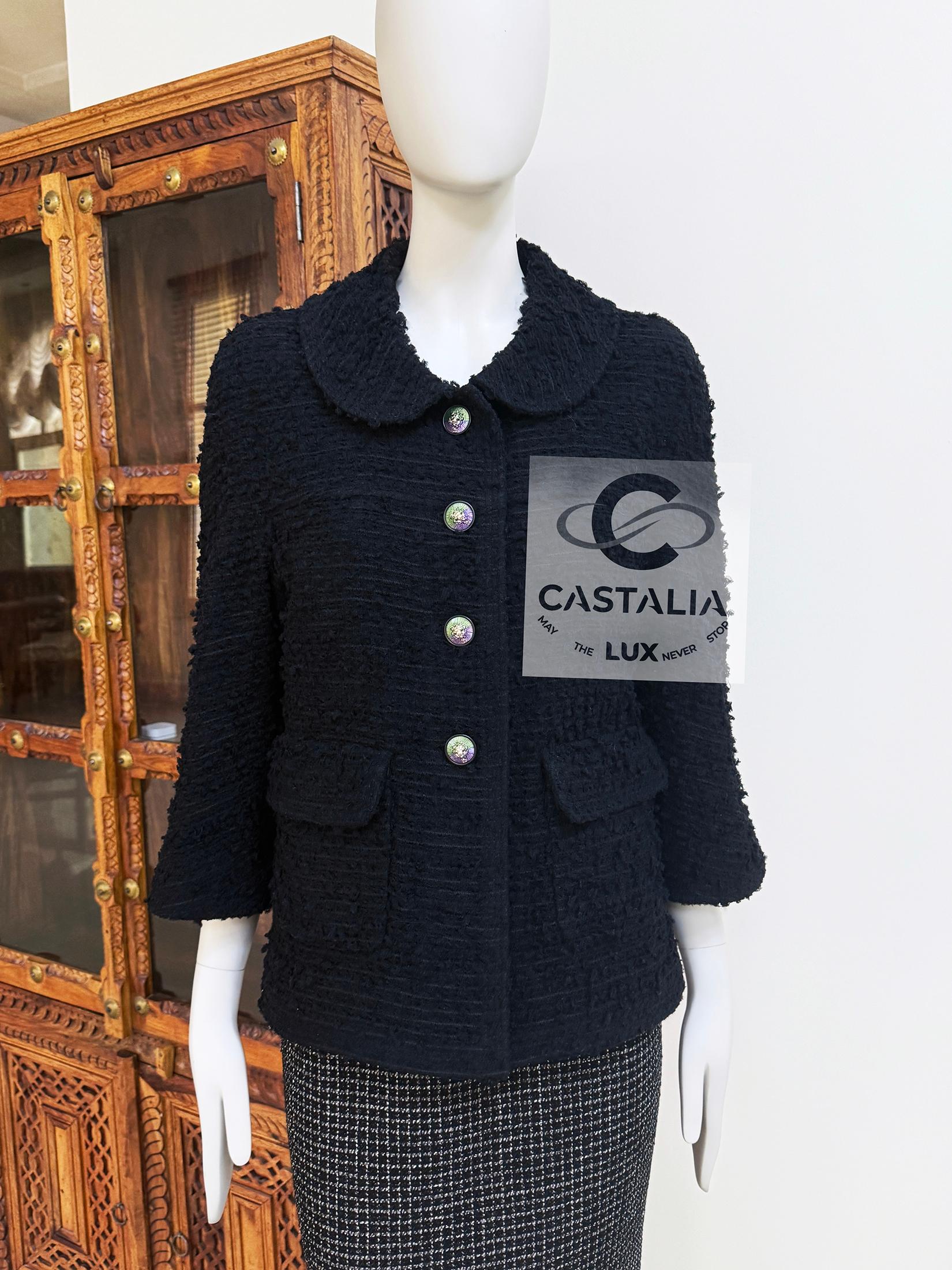 da uomo o donna Chanel New Timeless CC Buttons Black Boucle Tweed Jacket 42 FR in vendita