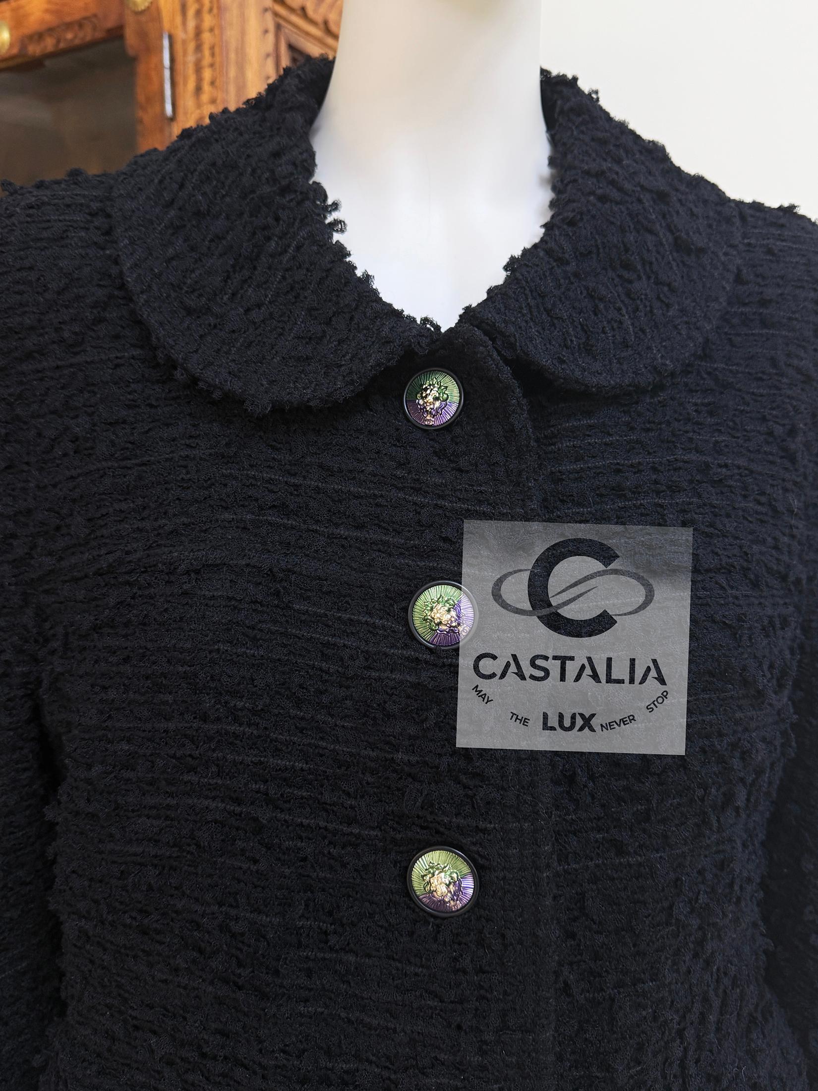 Chanel New Timeless CC Buttons Black Boucle Tweed Jacket 42 FR in vendita 2