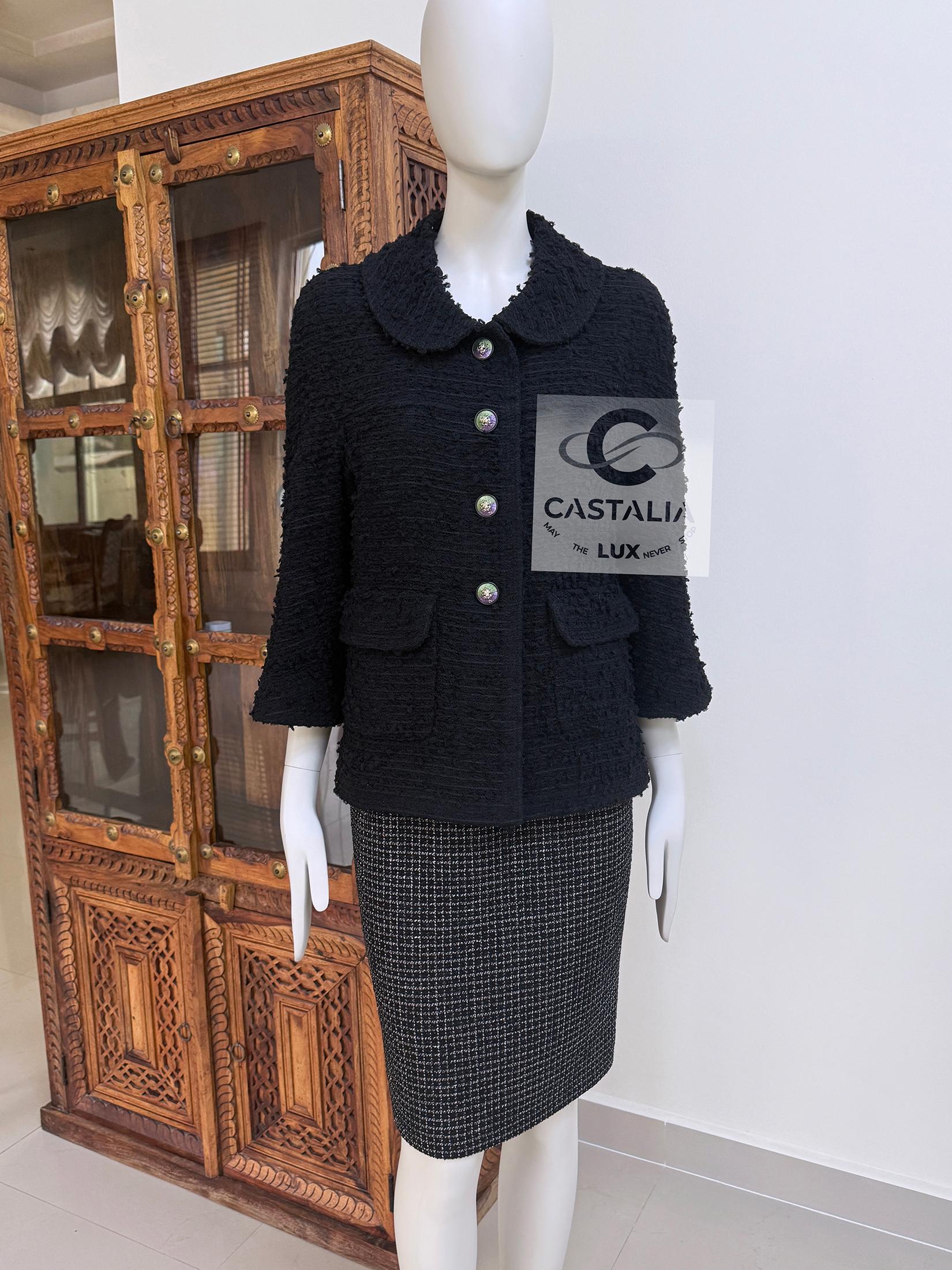 Chanel New Timeless CC Buttons Black Boucle Tweed Jacket 42 FR in vendita 4