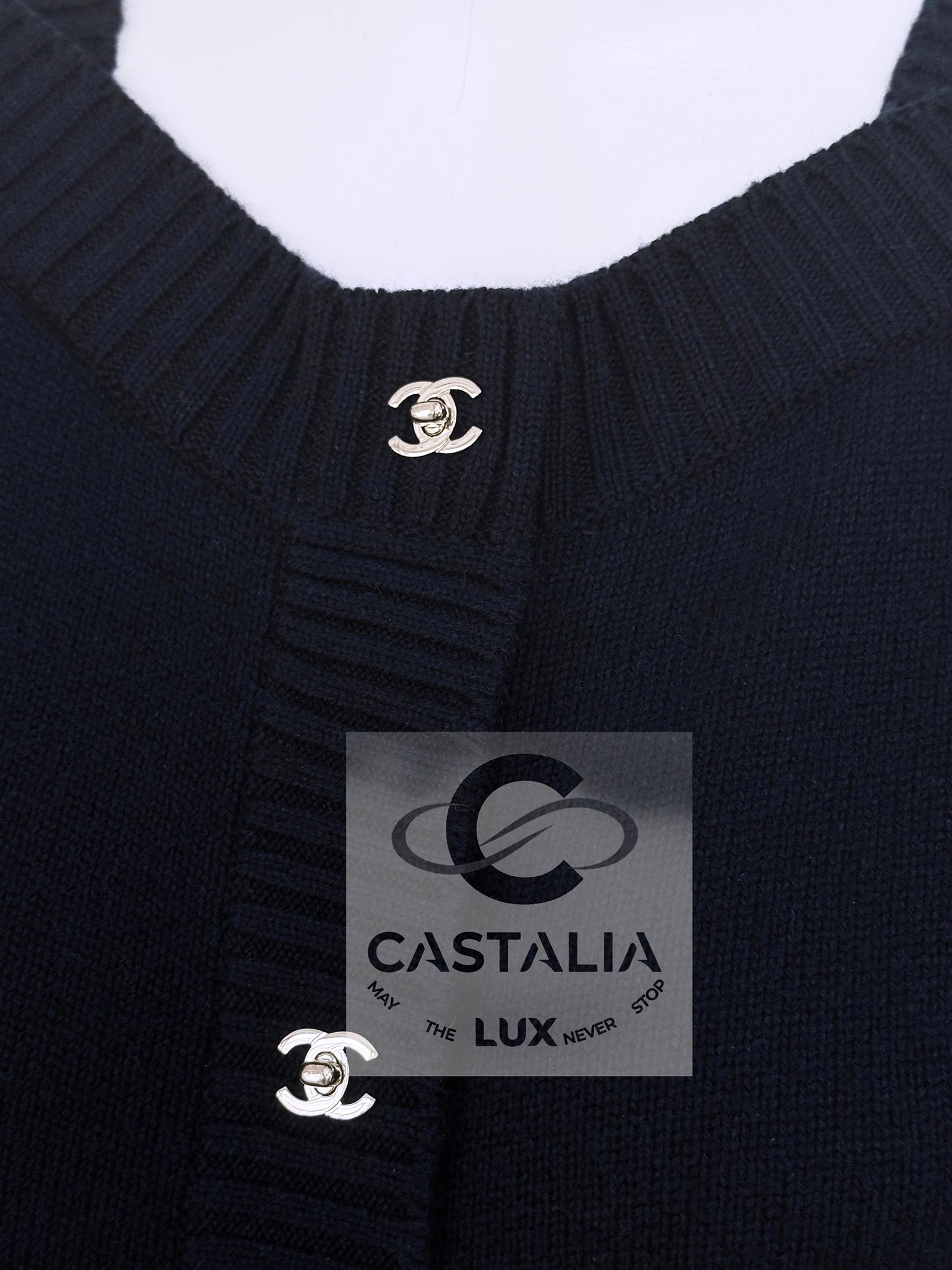 Femenino o masculino CHANEL New Timeless CC Turlock Chaqueta de cachemira azul marino 38 FR en venta