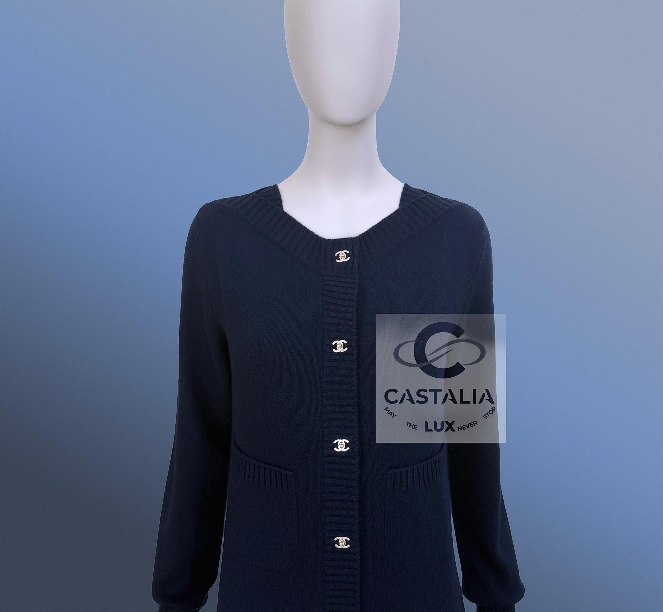 CHANEL New Timeless CC Turnlock Navy Cashmere Cardigan 38 FR For