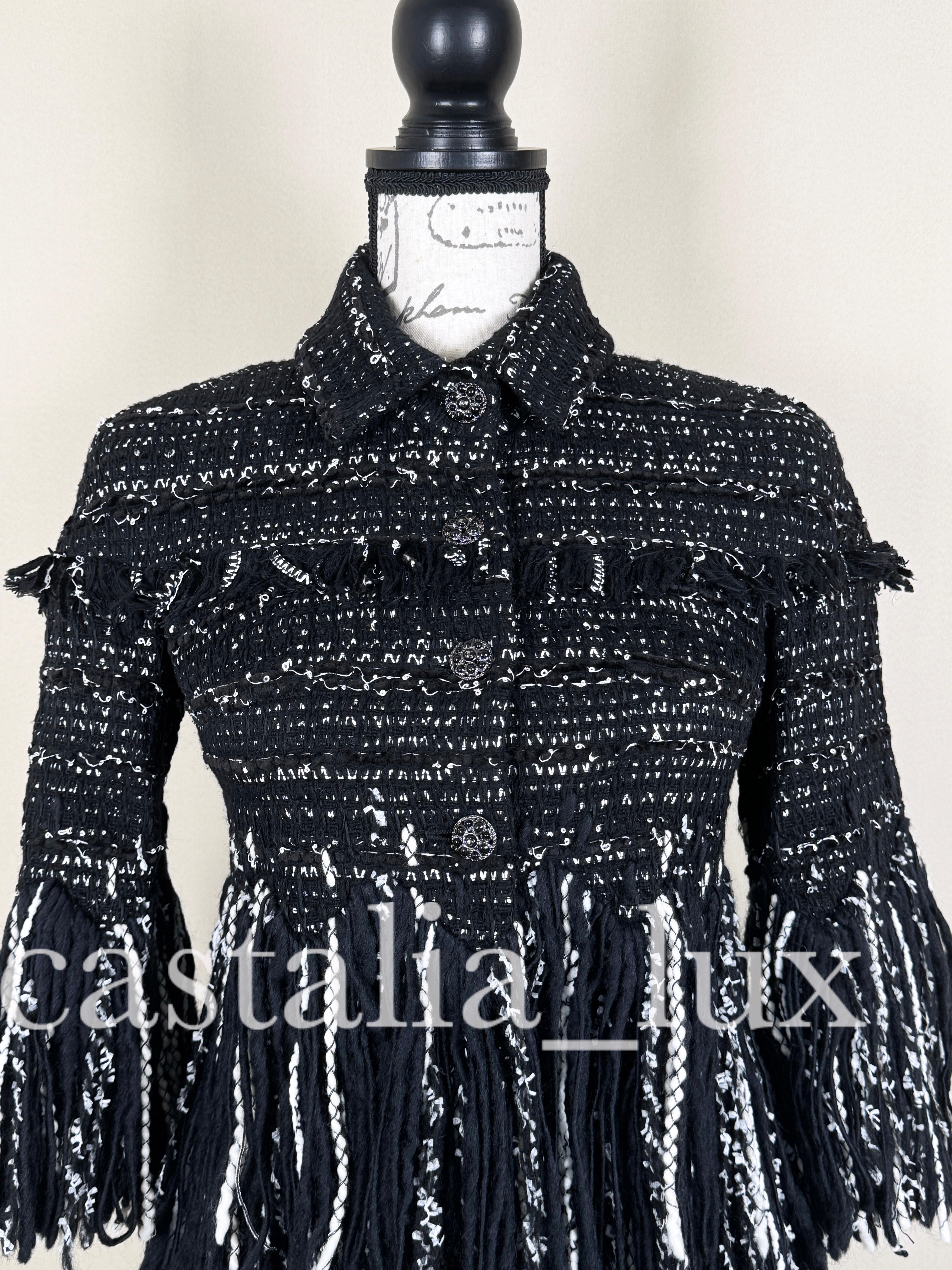 Chanel Neue Vogue Cover Schwarze Tweed-Jacke mit Deckel  im Angebot 7