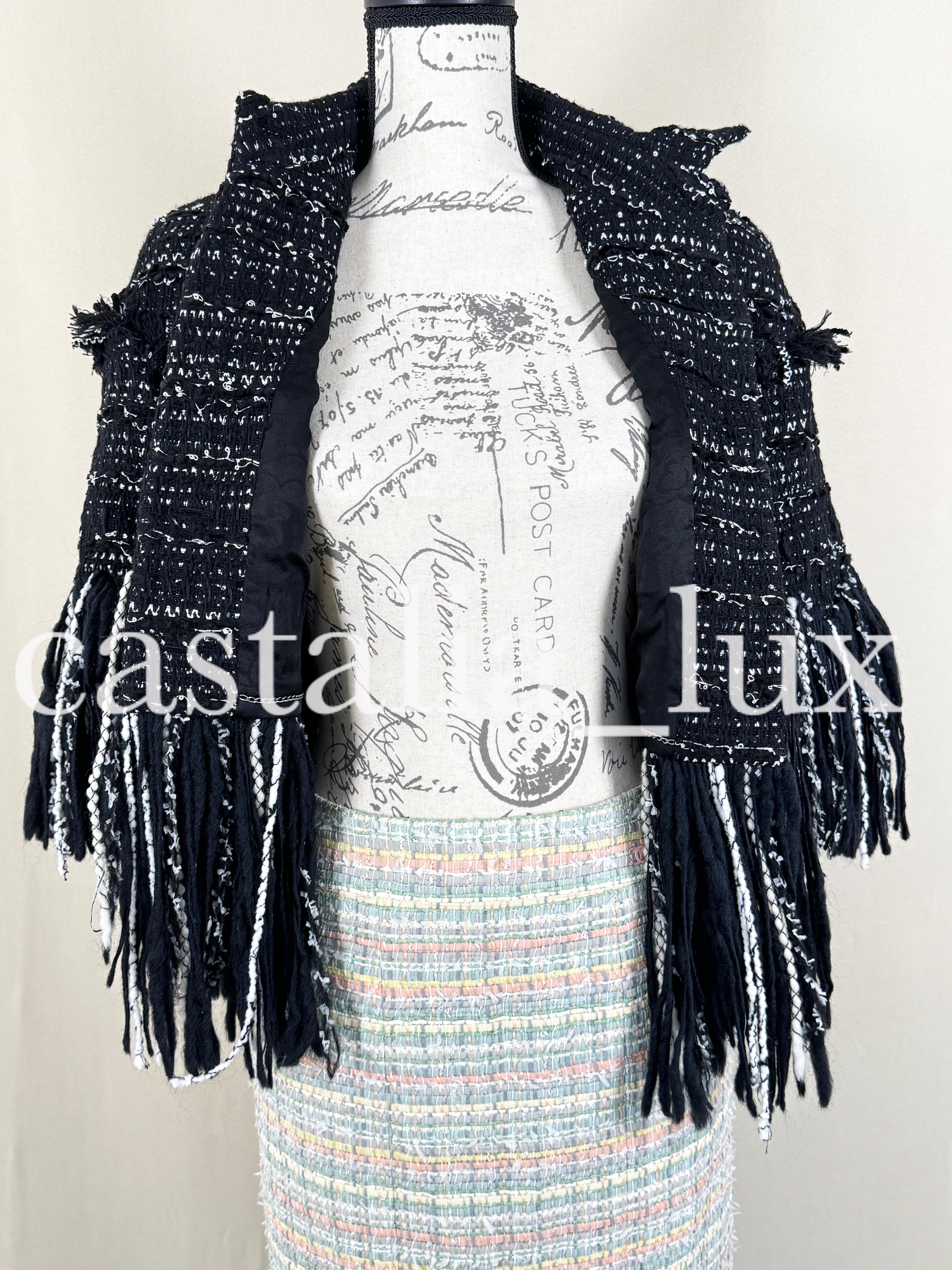 Chanel Neue Vogue Cover Schwarze Tweed-Jacke mit Deckel  im Angebot 9
