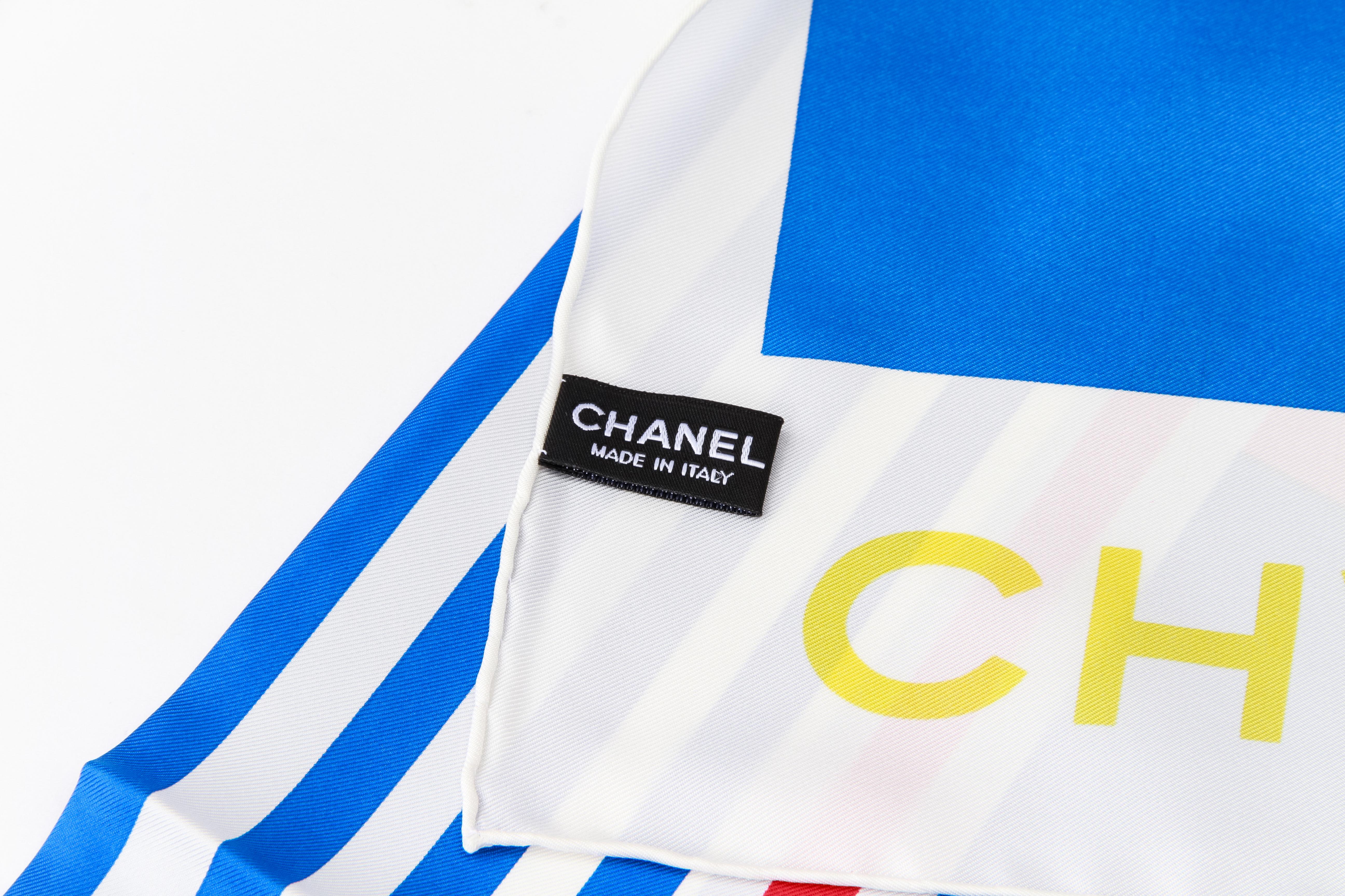Chanel Neuer weißer/blauer/roter/gelber/gelber Schal (Beige) im Angebot