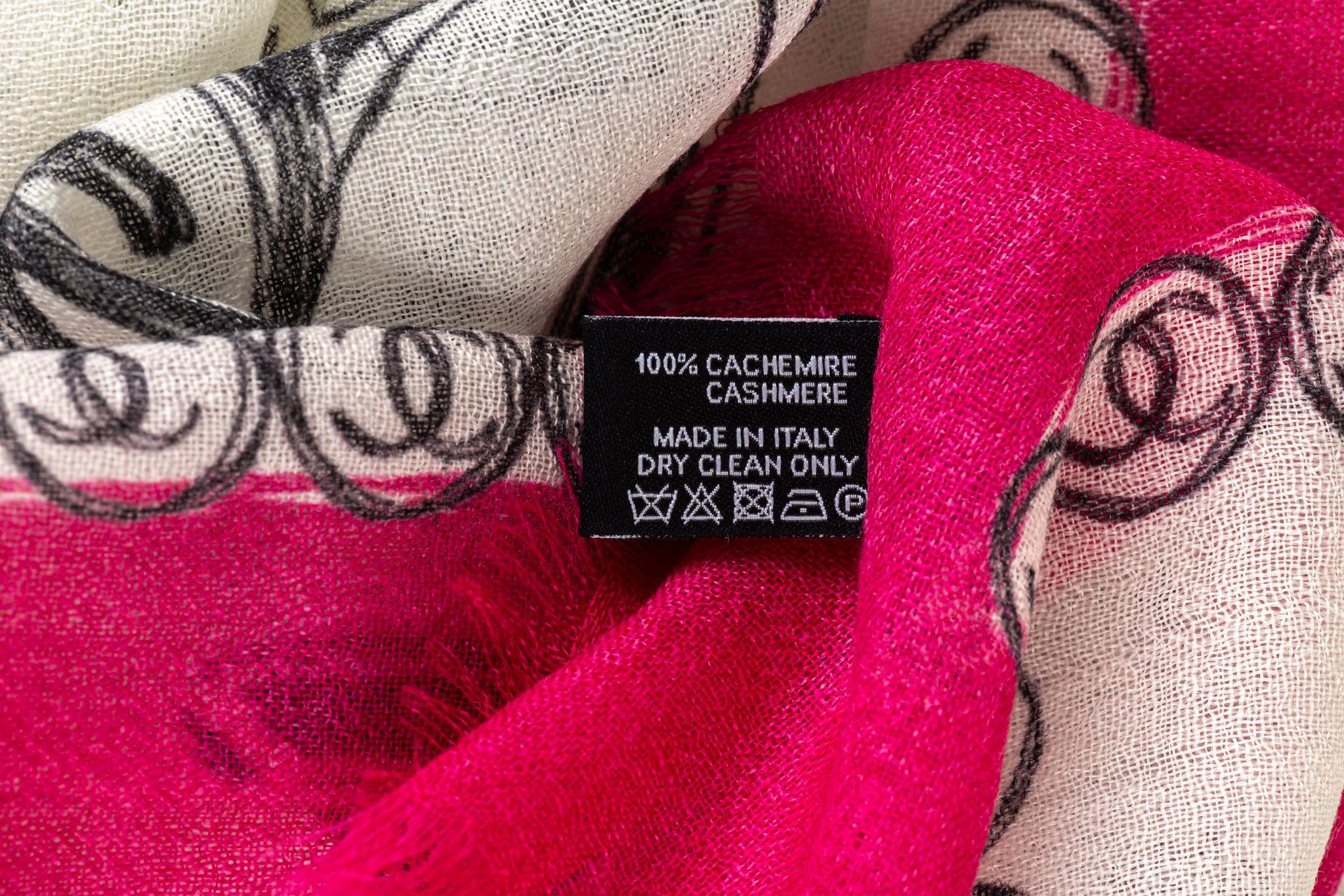 Chanel New White Fuchsia Cashmere Shawl In New Condition In West Hollywood, CA