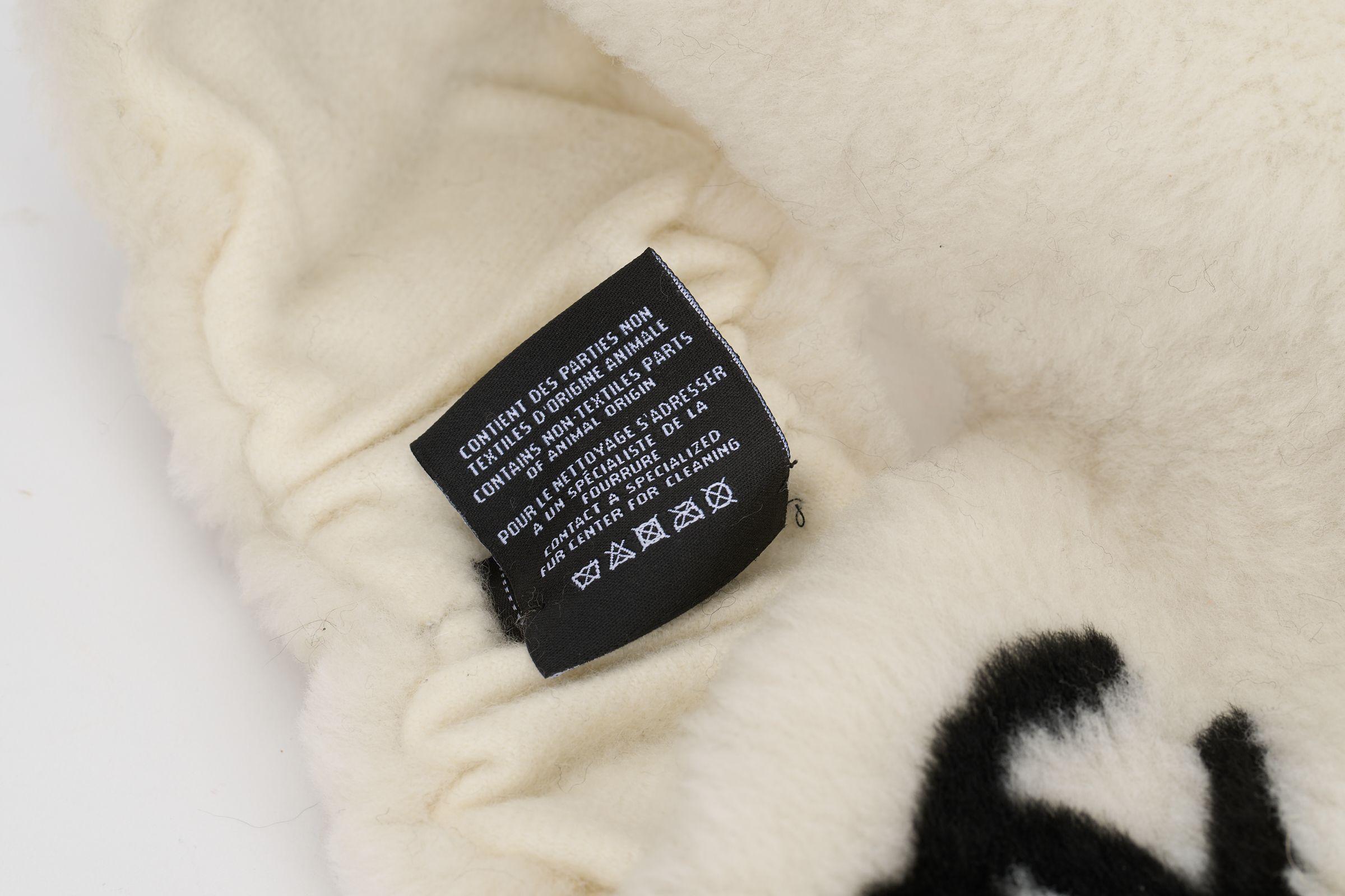Chanel Neues weißes Pelz-Logo-Kopfband mit Logo Damen