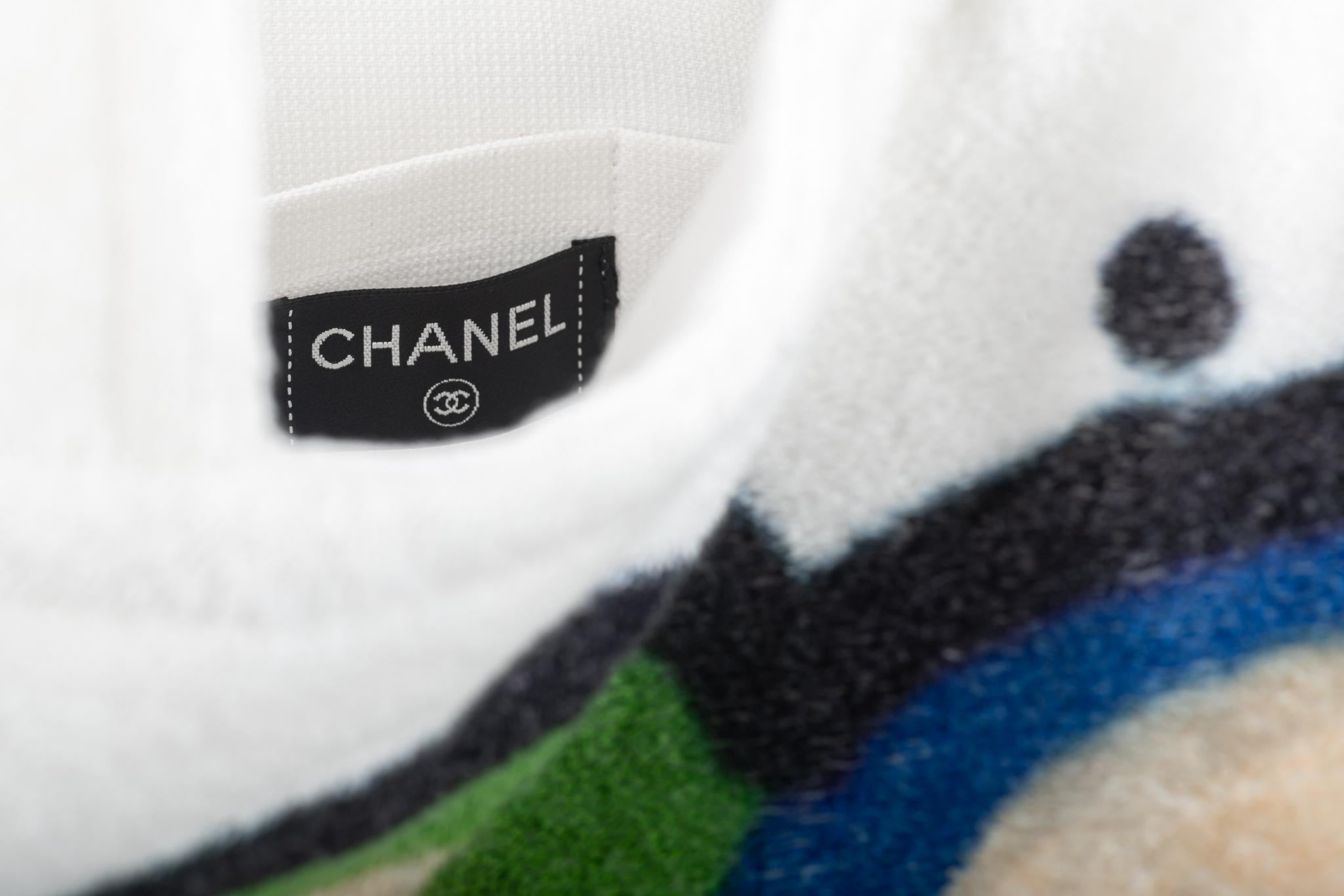 Chanel - Ensemble de plage graffiti blanc, état neuf Unisexe en vente
